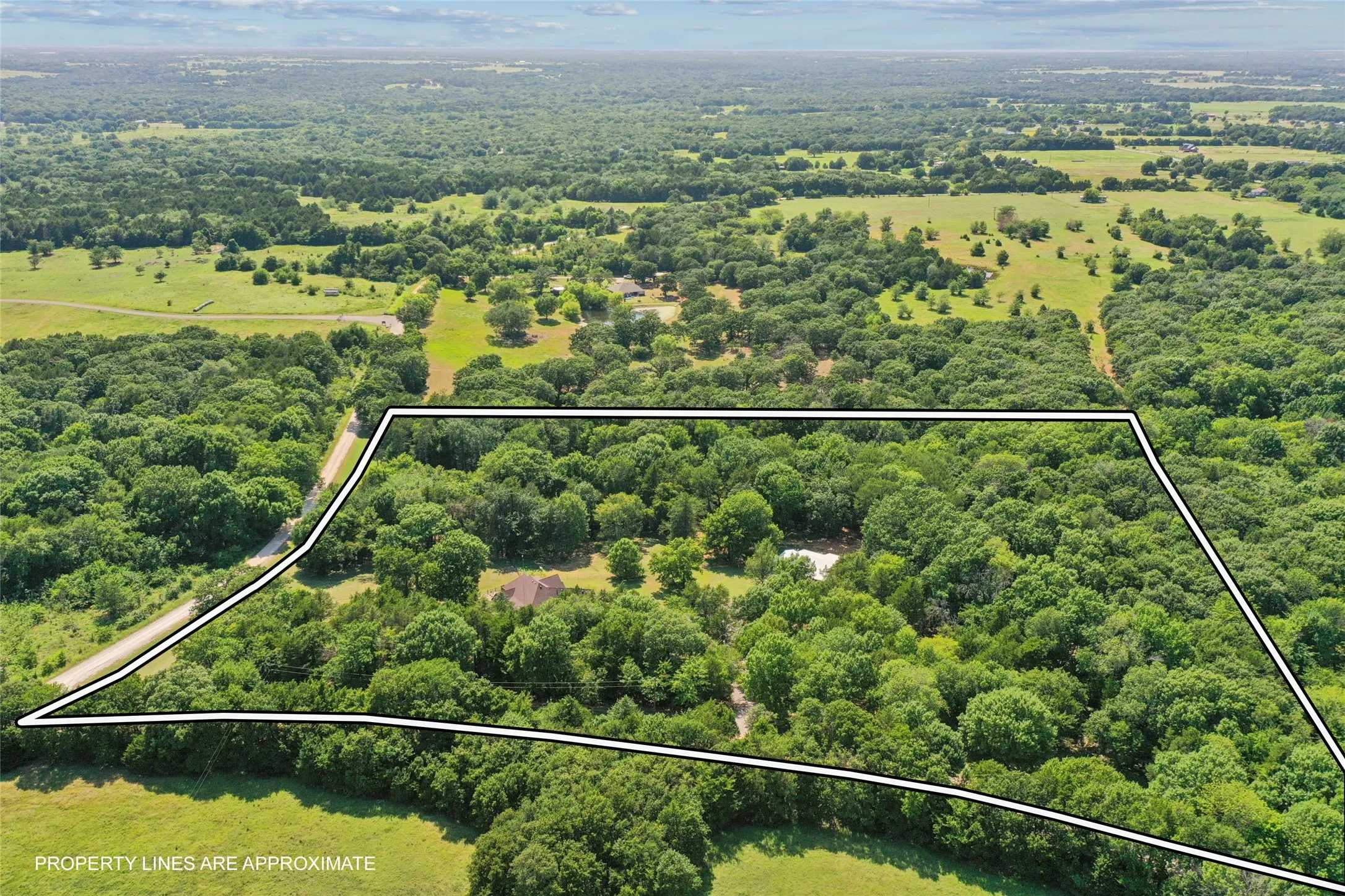 Single Family Residence For Sale in Grayson County , 1433 Old Sadler Road, Sadler, Texas 76264, 3 Bedrooms, 3 Bathrooms, 5 Garage spaces, 2,471 Sqft, built in 2013, Price $1,275,000, mls#21328760, Real Estate Agent in Sadler, Homes For Sale in Grayson county, Homes For Sale in Sadler, Realtor in Sadler Texas, Real Estate Brokerage Independent Realty Texas, Luminita Cordes Realtor