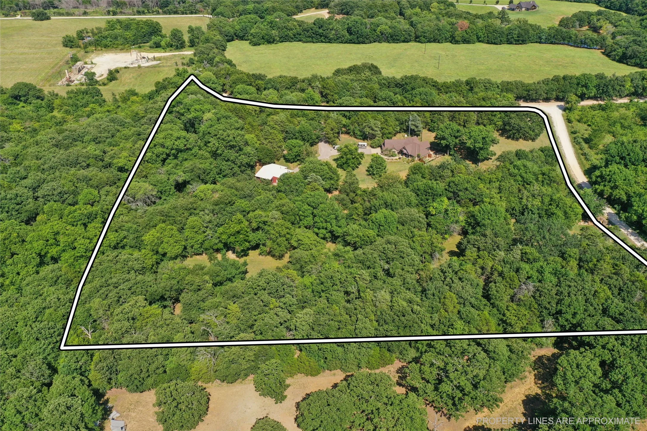 Single Family Residence For Sale in Grayson County , 1433 Old Sadler Road, Sadler, Texas 76264, 3 Bedrooms, 3 Bathrooms, 5 Garage spaces, 2,471 Sqft, built in 2013, Price $1,275,000, mls#21328760, Real Estate Agent in Sadler, Homes For Sale in Grayson county, Homes For Sale in Sadler, Realtor in Sadler Texas, Real Estate Brokerage Independent Realty Texas, Luminita Cordes Realtor