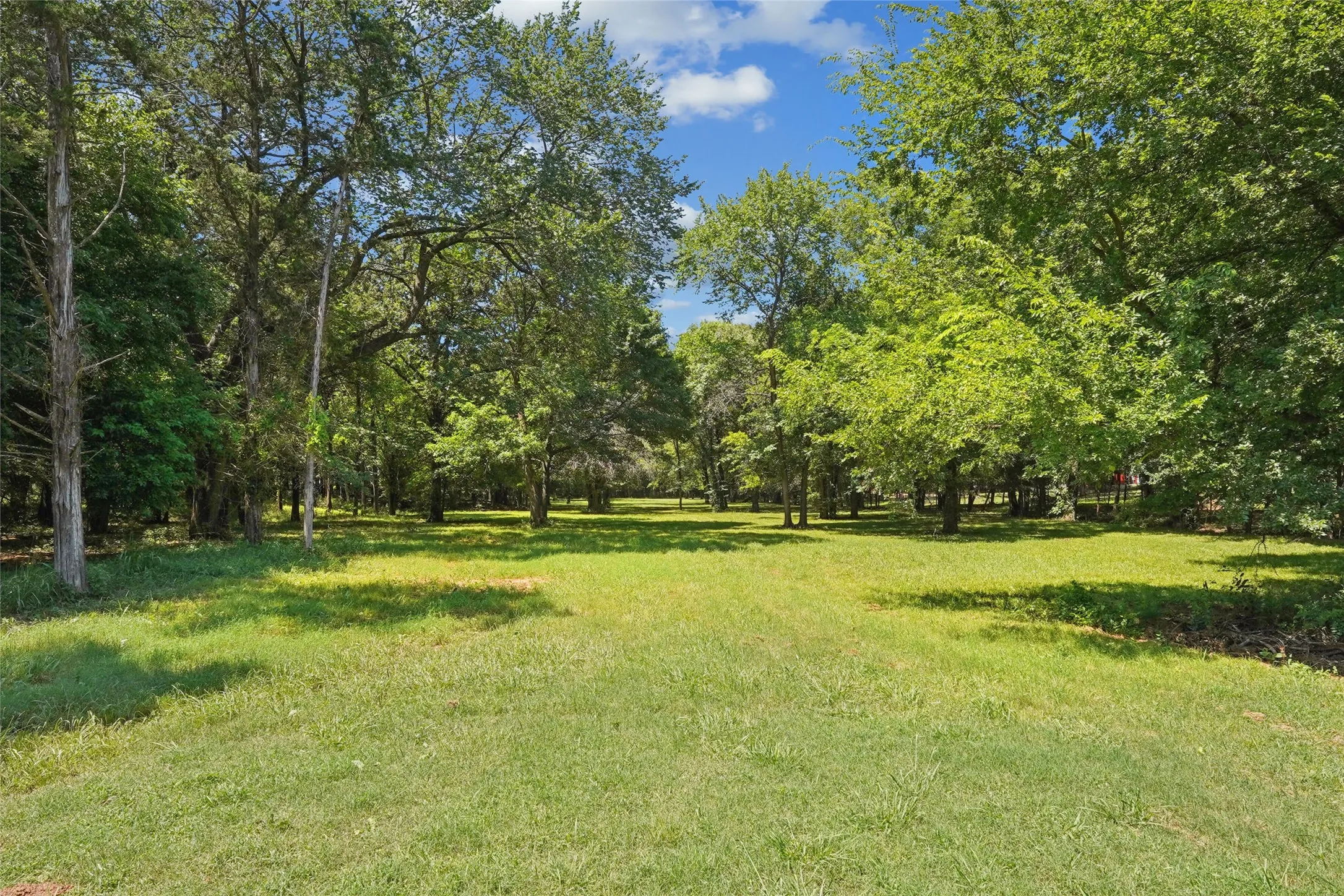 Single Family Residence For Sale in Grayson County , 1433 Old Sadler Road, Sadler, Texas 76264, 3 Bedrooms, 3 Bathrooms, 5 Garage spaces, 2,471 Sqft, built in 2013, Price $1,275,000, mls#21328760, Real Estate Agent in Sadler, Homes For Sale in Grayson county, Homes For Sale in Sadler, Realtor in Sadler Texas, Real Estate Brokerage Independent Realty Texas, Luminita Cordes Realtor