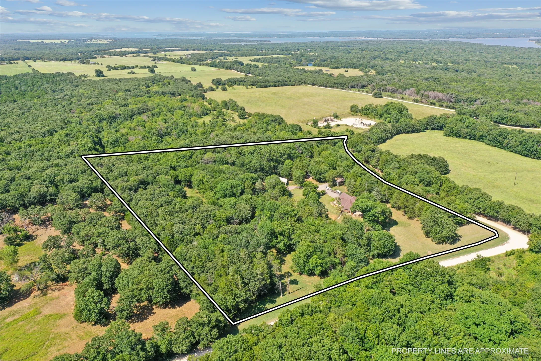 Single Family Residence For Sale in Grayson County , 1433 Old Sadler Road, Sadler, Texas 76264, 3 Bedrooms, 3 Bathrooms, 5 Garage spaces, 2,471 Sqft, built in 2013, Price $1,275,000, mls#21328760, Real Estate Agent in Sadler, Homes For Sale in Grayson county, Homes For Sale in Sadler, Realtor in Sadler Texas, Real Estate Brokerage Independent Realty Texas, Luminita Cordes Realtor