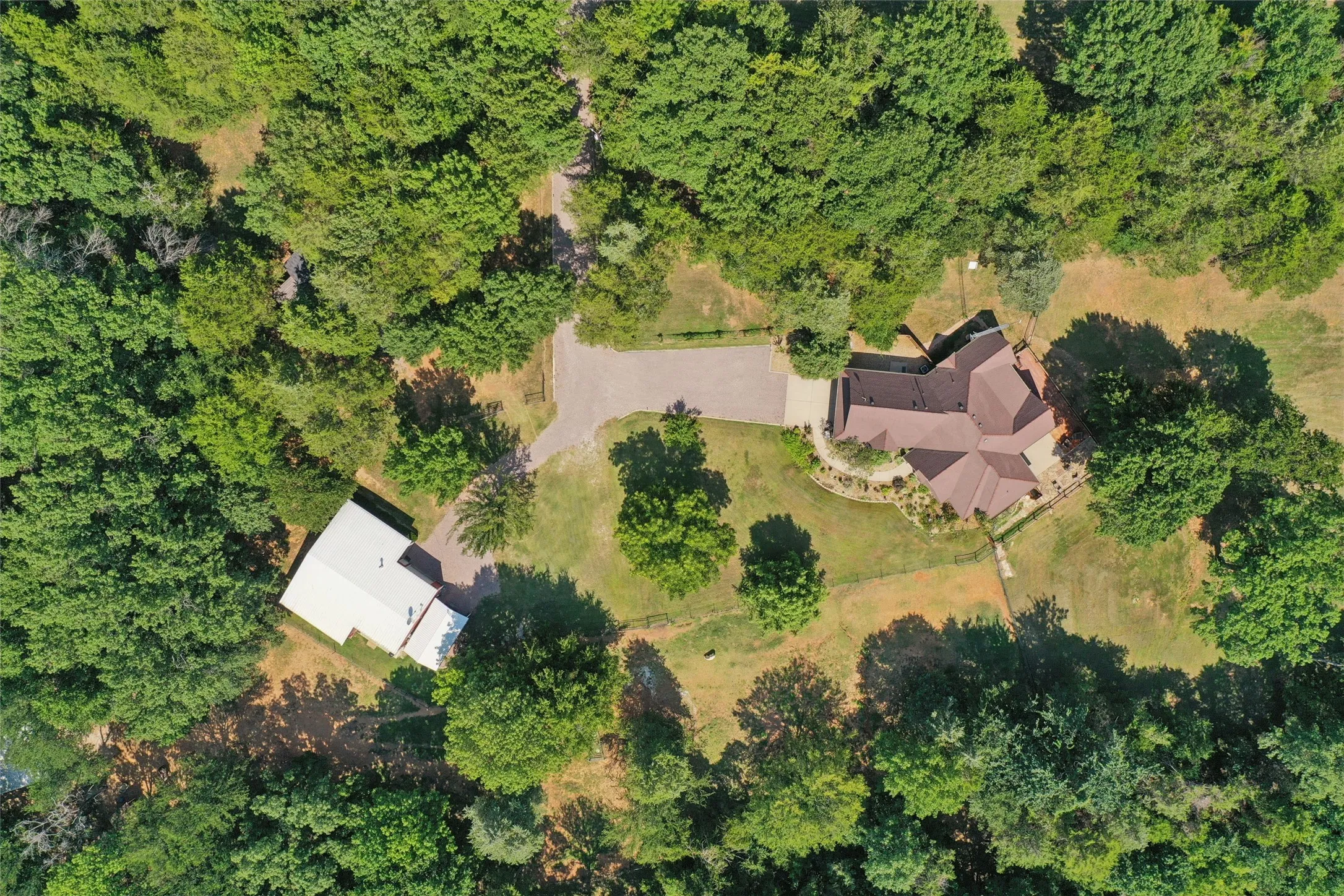 Single Family Residence For Sale in Grayson County , 1433 Old Sadler Road, Sadler, Texas 76264, 3 Bedrooms, 3 Bathrooms, 5 Garage spaces, 2,471 Sqft, built in 2013, Price $1,275,000, mls#21328760, Real Estate Agent in Sadler, Homes For Sale in Grayson county, Homes For Sale in Sadler, Realtor in Sadler Texas, Real Estate Brokerage Independent Realty Texas, Luminita Cordes Realtor