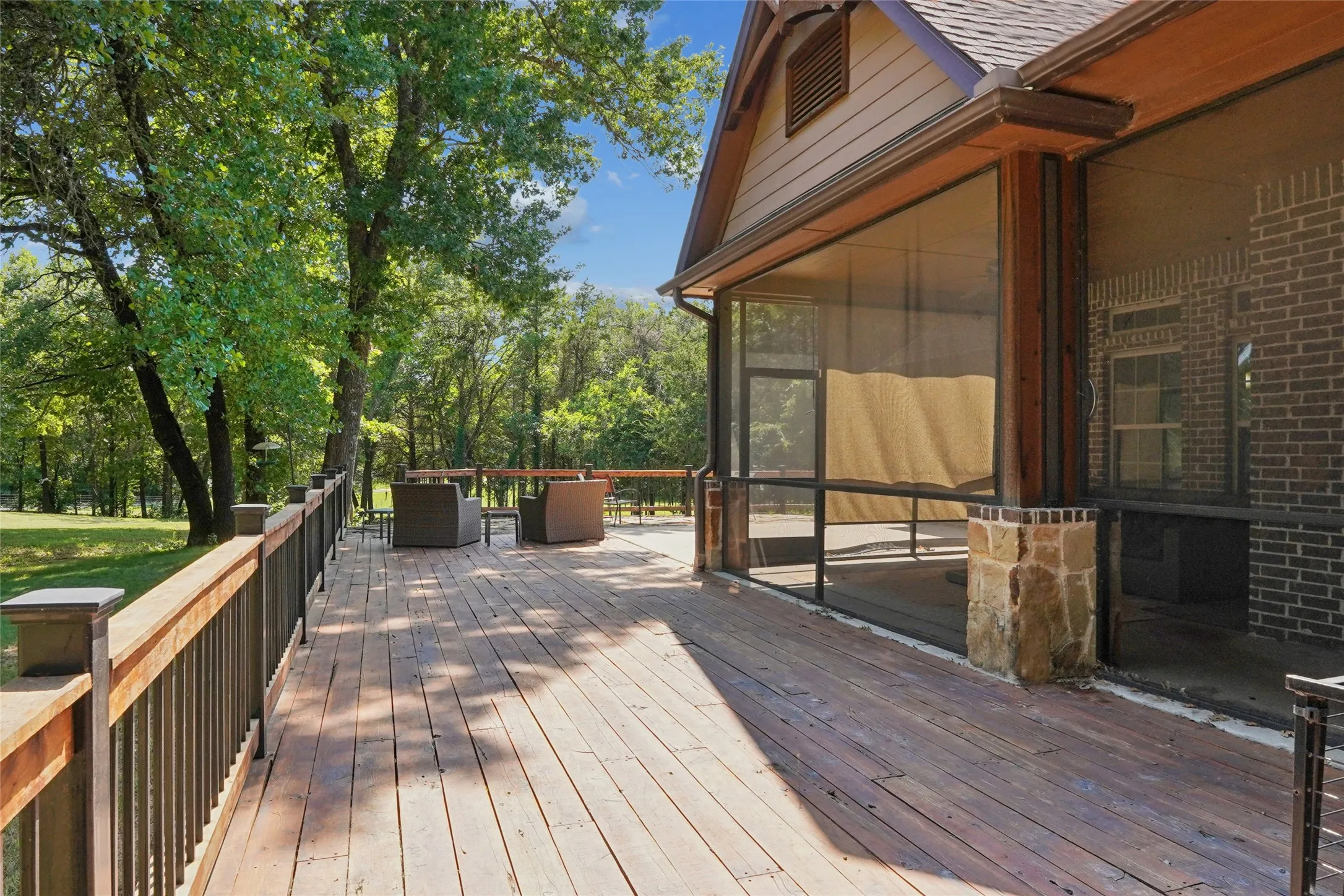 Single Family Residence For Sale in Grayson County , 1433 Old Sadler Road, Sadler, Texas 76264, 3 Bedrooms, 3 Bathrooms, 5 Garage spaces, 2,471 Sqft, built in 2013, Price $1,275,000, mls#21328760, Real Estate Agent in Sadler, Homes For Sale in Grayson county, Homes For Sale in Sadler, Realtor in Sadler Texas, Real Estate Brokerage Independent Realty Texas, Luminita Cordes Realtor