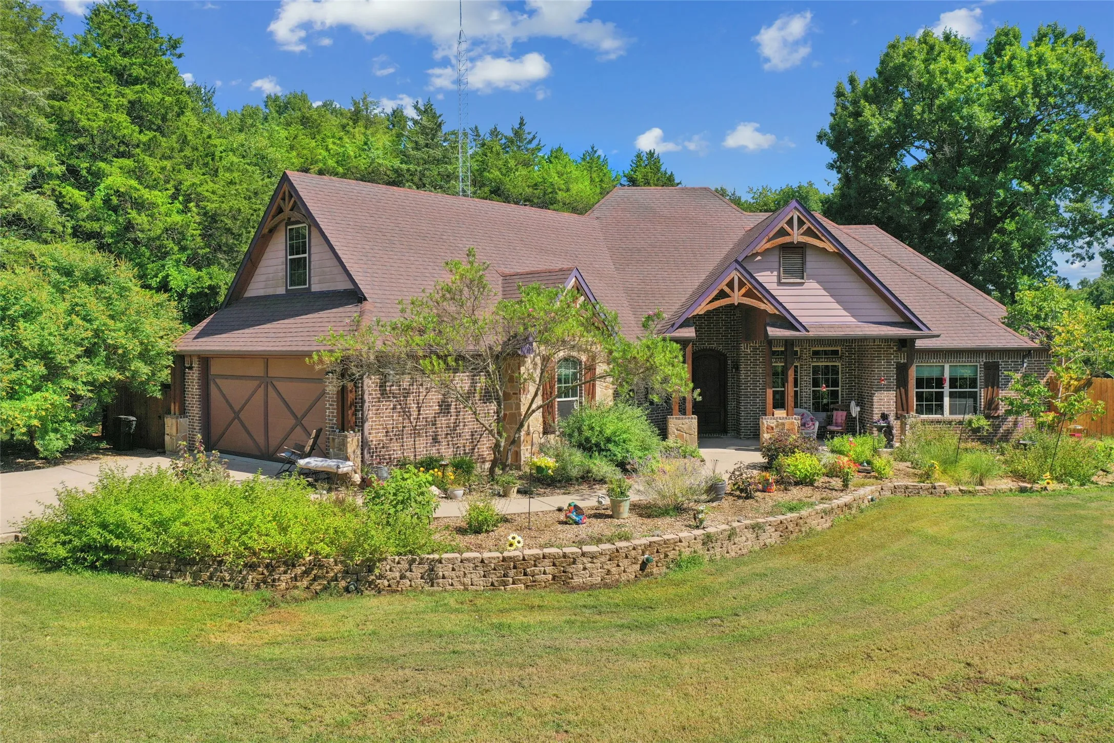 Single Family Residence For Sale in Grayson County , 1433 Old Sadler Road, Sadler, Texas 76264, 3 Bedrooms, 3 Bathrooms, 5 Garage spaces, 2,471 Sqft, built in 2013, Price $1,275,000, mls#21328760, Real Estate Agent in Sadler, Homes For Sale in Grayson county, Homes For Sale in Sadler, Realtor in Sadler Texas, Real Estate Brokerage Independent Realty Texas, Luminita Cordes Realtor