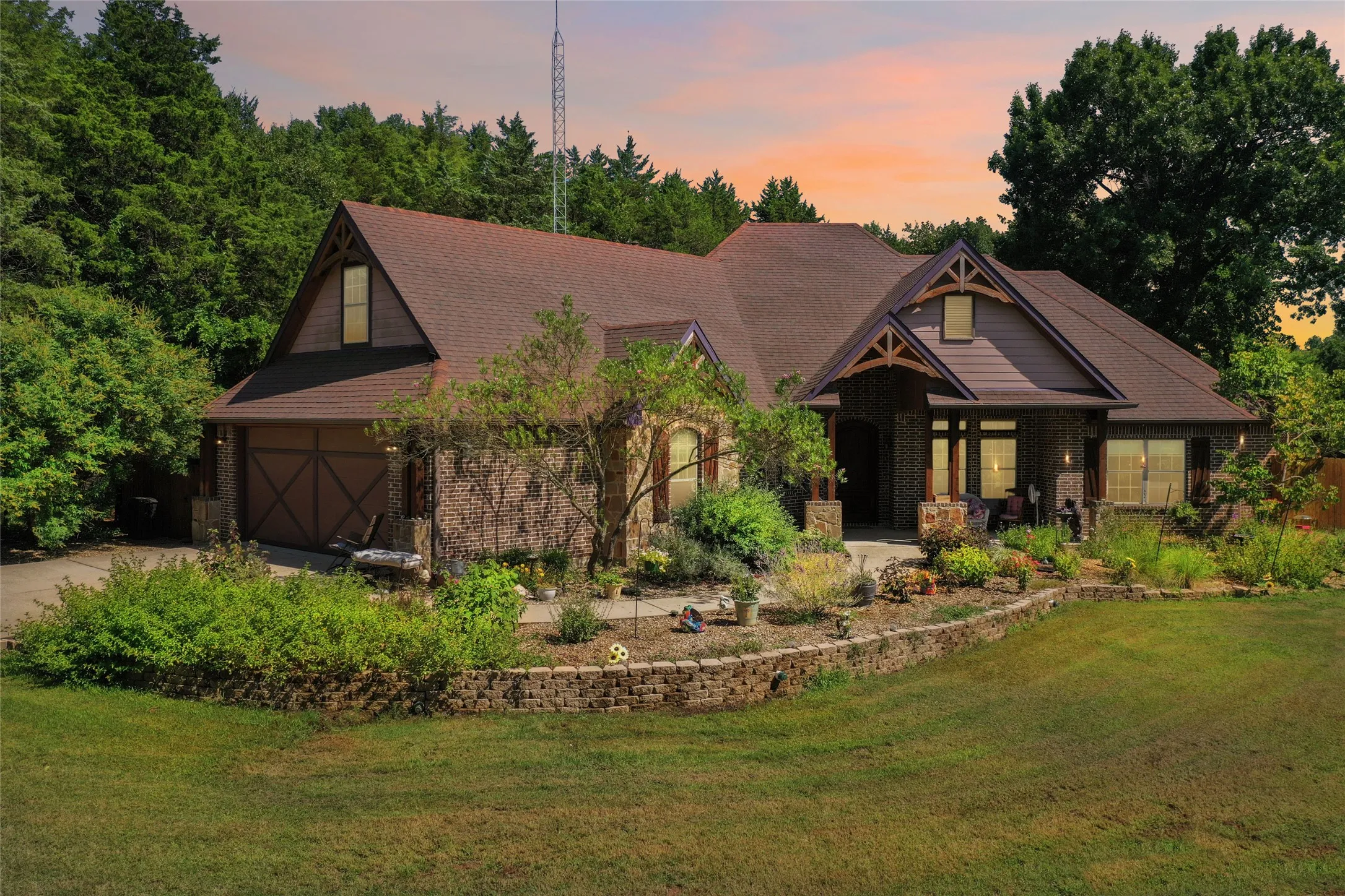 Single Family Residence For Sale in Grayson County , 1433 Old Sadler Road, Sadler, Texas 76264, 3 Bedrooms, 3 Bathrooms, 5 Garage spaces, 2,471 Sqft, built in 2013, Price $1,275,000, mls#21328760, Real Estate Agent in Sadler, Homes For Sale in Grayson county, Homes For Sale in Sadler, Realtor in Sadler Texas, Real Estate Brokerage Independent Realty Texas, Luminita Cordes Realtor