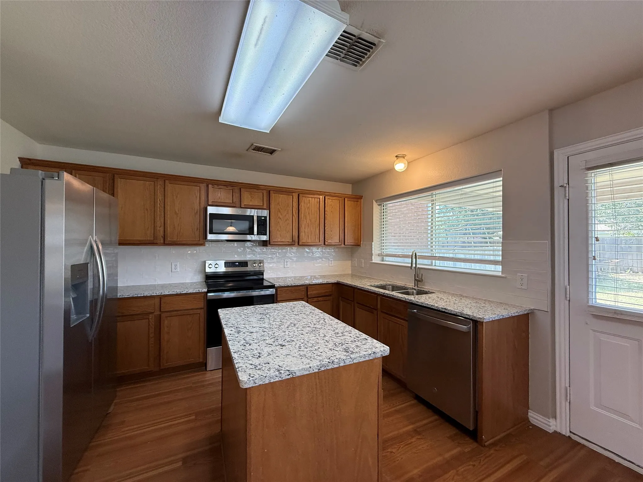 Single Family Residence For Rent in Collin County , 1117 Acacia Drive, Anna, Texas 75409, 4 Bedroom, 3 Bathroom, 2 Garage spaces, 2,539 Sqft, built in 2006, mls#21329752, Real Estate Agent in Anna, Homes For Rent in Collin county, Homes For Rent in Anna, Realtor in Anna Texas, Real Estate Brokerage Independent Realty Texas, Luminita Cordes Realtor