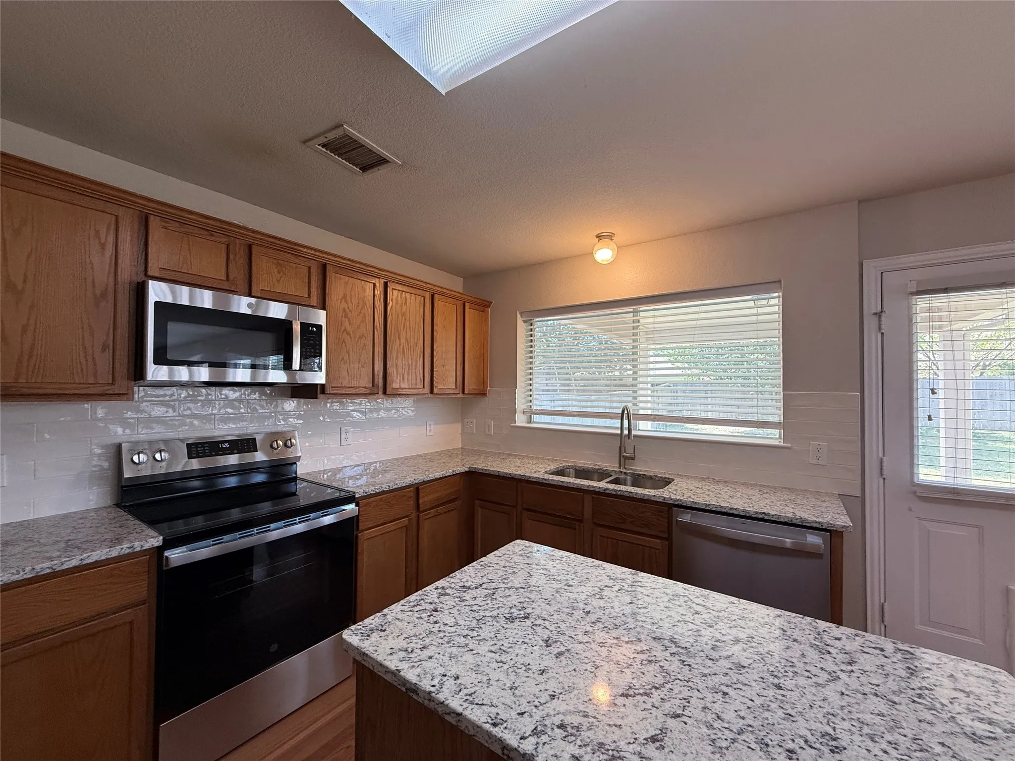 Single Family Residence For Rent in Collin County , 1117 Acacia Drive, Anna, Texas 75409, 4 Bedroom, 3 Bathroom, 2 Garage spaces, 2,539 Sqft, built in 2006, mls#21329752, Real Estate Agent in Anna, Homes For Rent in Collin county, Homes For Rent in Anna, Realtor in Anna Texas, Real Estate Brokerage Independent Realty Texas, Luminita Cordes Realtor