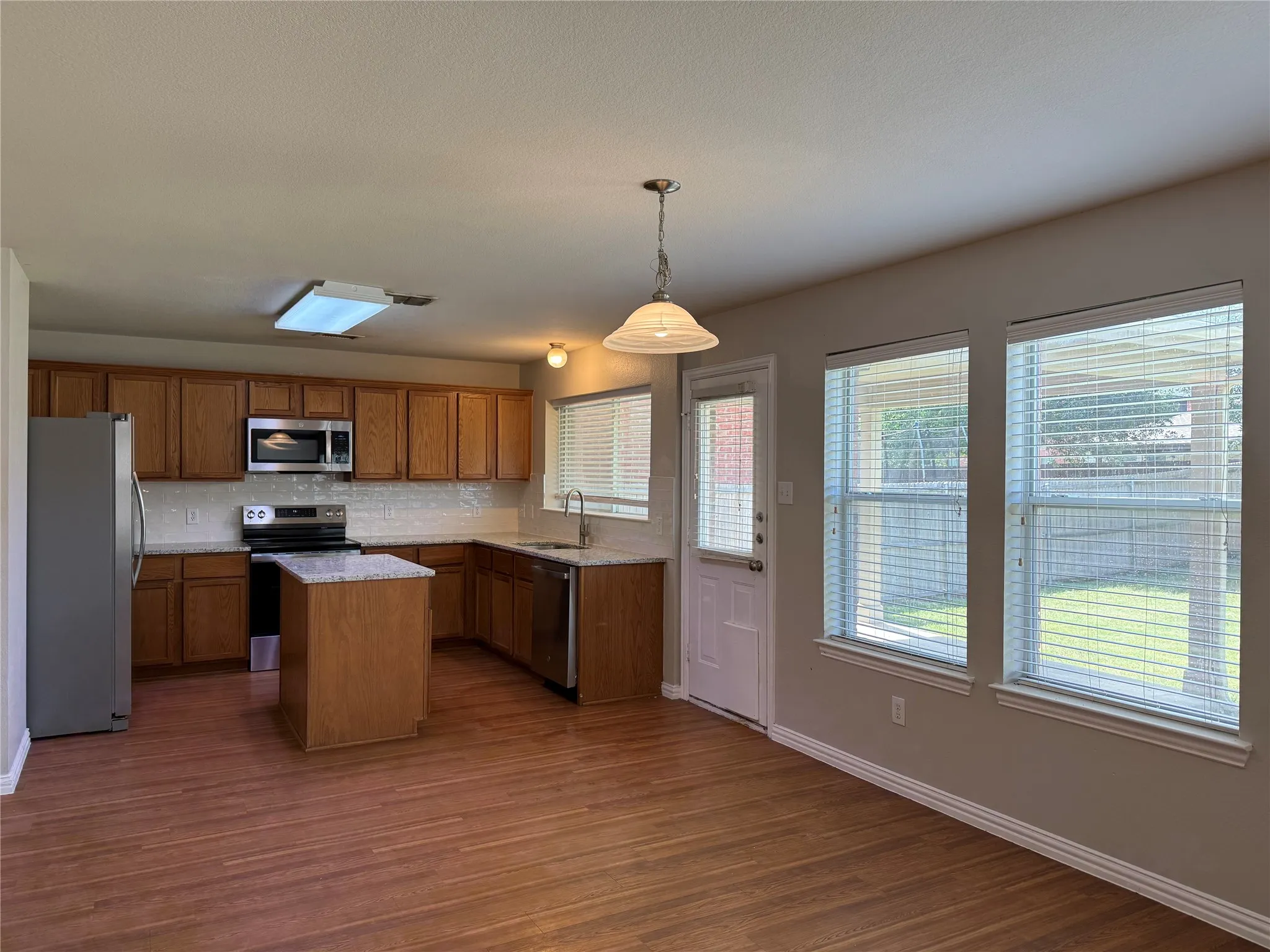 Single Family Residence For Rent in Collin County , 1117 Acacia Drive, Anna, Texas 75409, 4 Bedroom, 3 Bathroom, 2 Garage spaces, 2,539 Sqft, built in 2006, mls#21329752, Real Estate Agent in Anna, Homes For Rent in Collin county, Homes For Rent in Anna, Realtor in Anna Texas, Real Estate Brokerage Independent Realty Texas, Luminita Cordes Realtor
