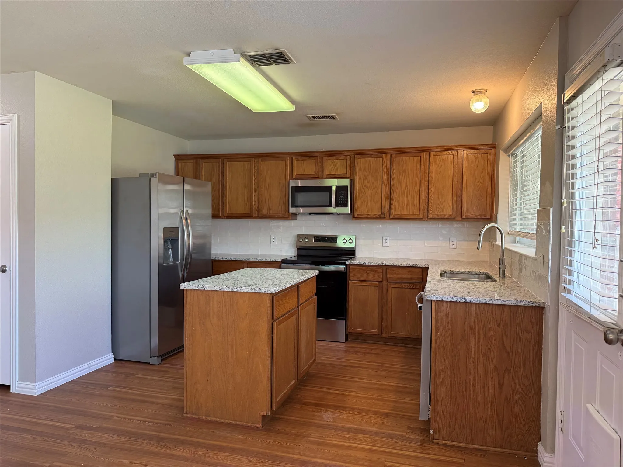 Single Family Residence For Rent in Collin County , 1117 Acacia Drive, Anna, Texas 75409, 4 Bedroom, 3 Bathroom, 2 Garage spaces, 2,539 Sqft, built in 2006, mls#21329752, Real Estate Agent in Anna, Homes For Rent in Collin county, Homes For Rent in Anna, Realtor in Anna Texas, Real Estate Brokerage Independent Realty Texas, Luminita Cordes Realtor