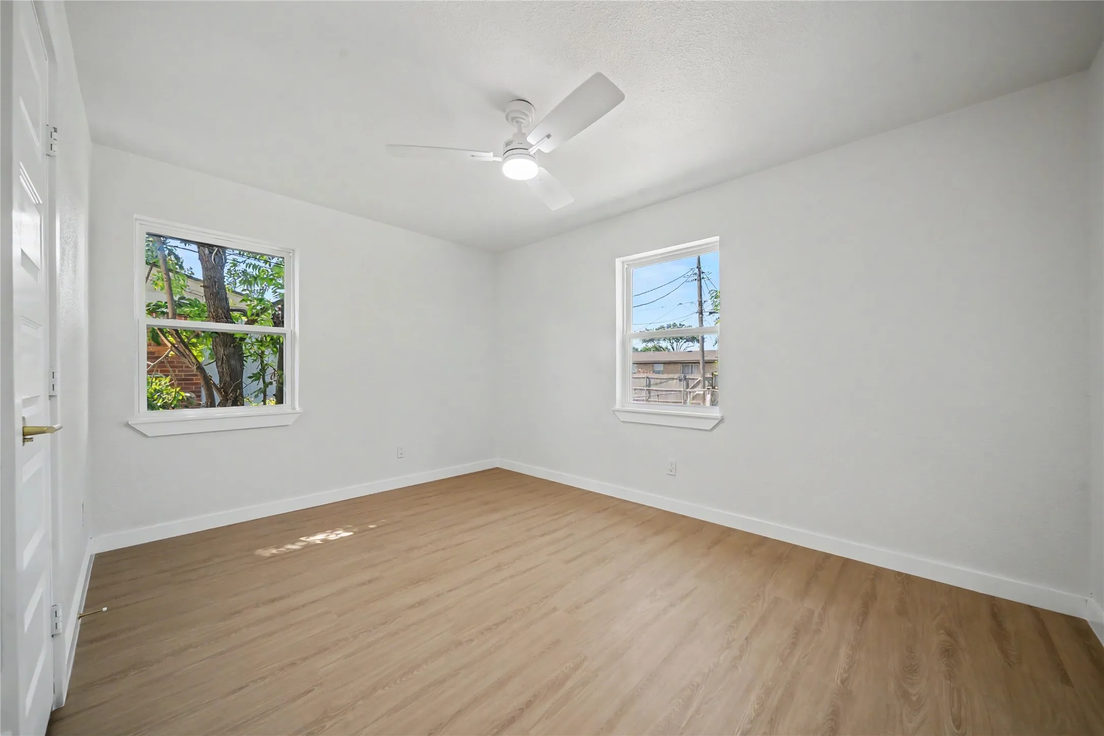 Single Family Residence For Sale in Dallas County , 4518 Hanover Drive, Garland, Texas 75042, 3 Bedroom, 2 Bathroom, 2 Garage spaces, 1,280 Sqft, built in 1964, mls#21330397, Real Estate Agent in Garland, Homes For Sale in Dallas county, Homes For Sale in Garland, Realtor in Garland Texas, Real Estate Brokerage Independent Realty Texas, Luminita Cordes Realtor