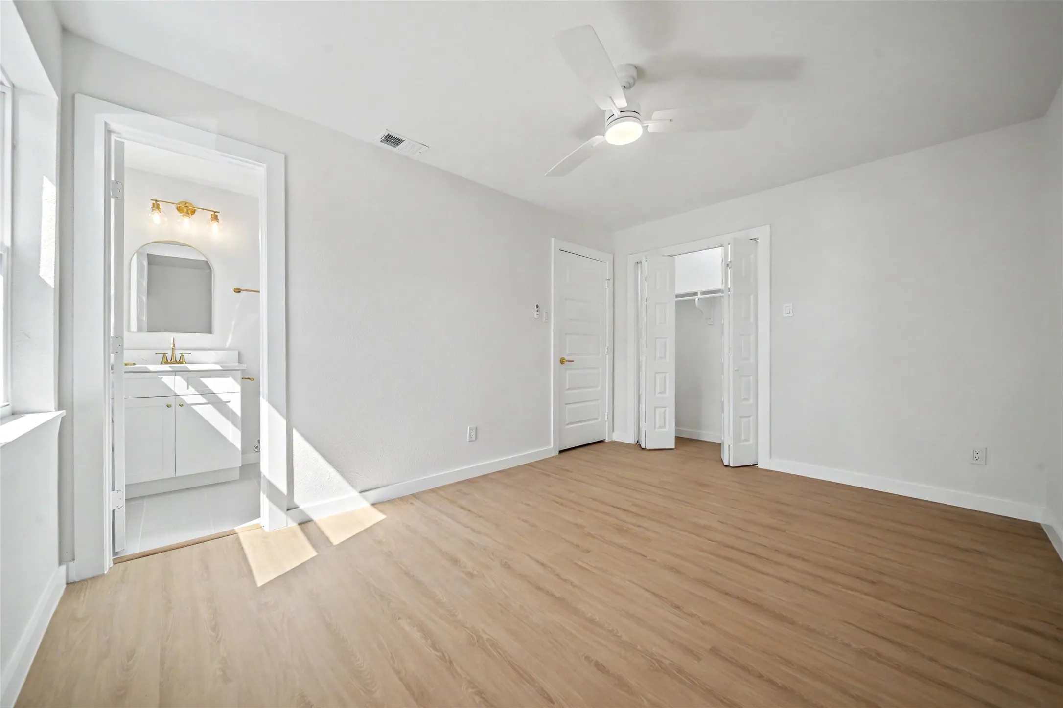 Single Family Residence For Sale in Dallas County , 4518 Hanover Drive, Garland, Texas 75042, 3 Bedroom, 2 Bathroom, 2 Garage spaces, 1,280 Sqft, built in 1964, mls#21330397, Real Estate Agent in Garland, Homes For Sale in Dallas county, Homes For Sale in Garland, Realtor in Garland Texas, Real Estate Brokerage Independent Realty Texas, Luminita Cordes Realtor