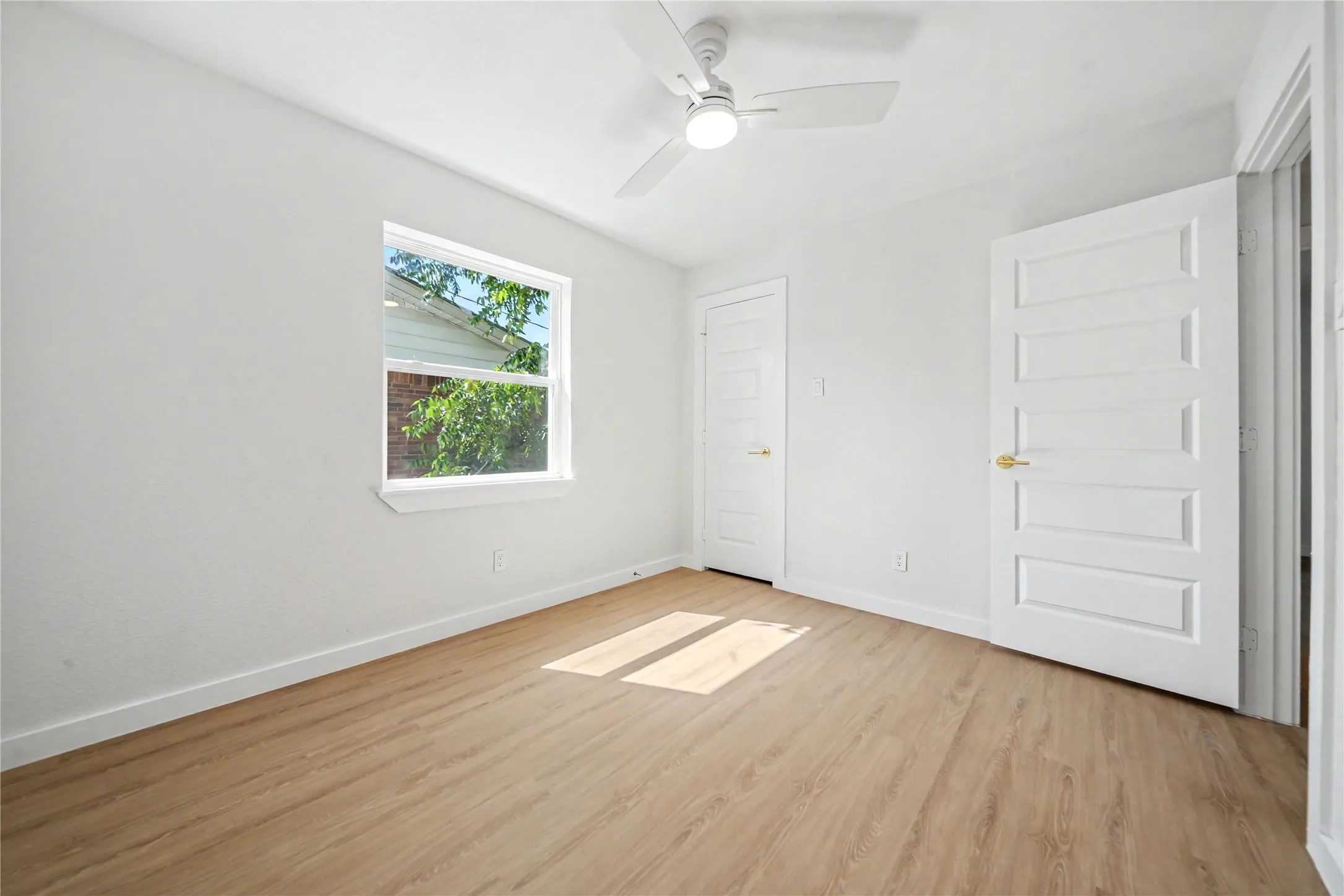 Single Family Residence For Sale in Dallas County , 4518 Hanover Drive, Garland, Texas 75042, 3 Bedroom, 2 Bathroom, 2 Garage spaces, 1,280 Sqft, built in 1964, mls#21330397, Real Estate Agent in Garland, Homes For Sale in Dallas county, Homes For Sale in Garland, Realtor in Garland Texas, Real Estate Brokerage Independent Realty Texas, Luminita Cordes Realtor