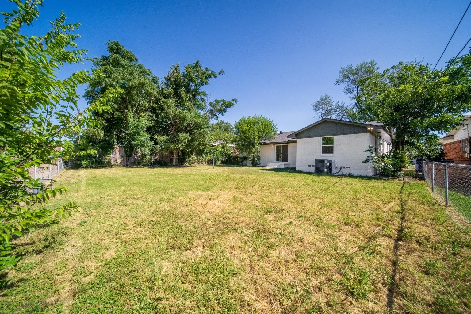 Single Family Residence For Sale in Dallas County , 4518 Hanover Drive, Garland, Texas 75042, 3 Bedroom, 2 Bathroom, 2 Garage spaces, 1,280 Sqft, built in 1964, mls#21330397, Real Estate Agent in Garland, Homes For Sale in Dallas county, Homes For Sale in Garland, Realtor in Garland Texas, Real Estate Brokerage Independent Realty Texas, Luminita Cordes Realtor