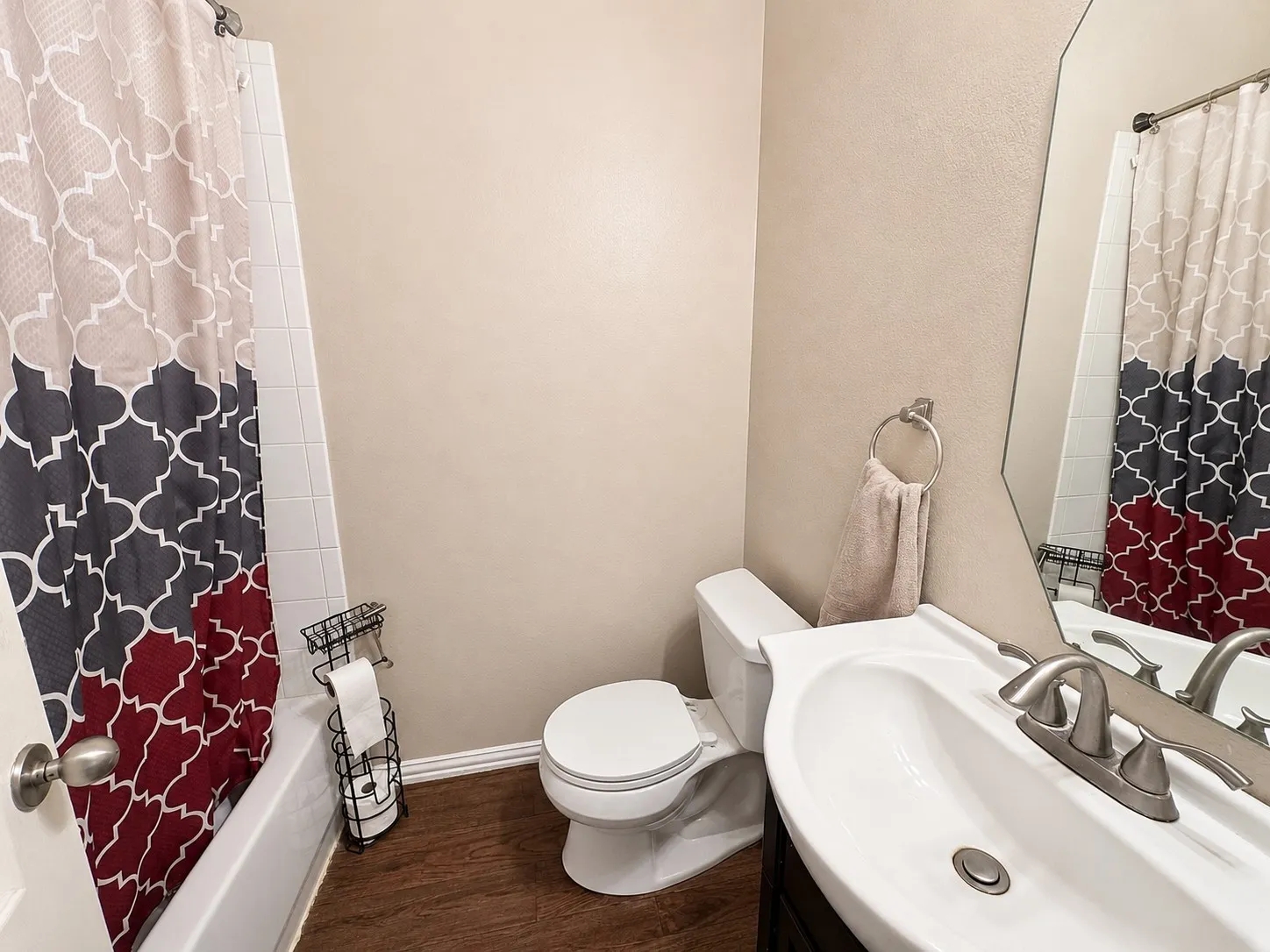 Single Family Residence For Rent in Dallas County , 814 Honey Hill Drive, Garland, Texas 75040, 6 Bedroom, 3 Bathroom, 2 Garage spaces, 3,381 Sqft, built in 2005, mls#21330308, Real Estate Agent in Garland, Homes For Rent in Dallas county, Homes For Rent in Garland, Realtor in Garland Texas, Real Estate Brokerage Independent Realty Texas, Luminita Cordes Realtor