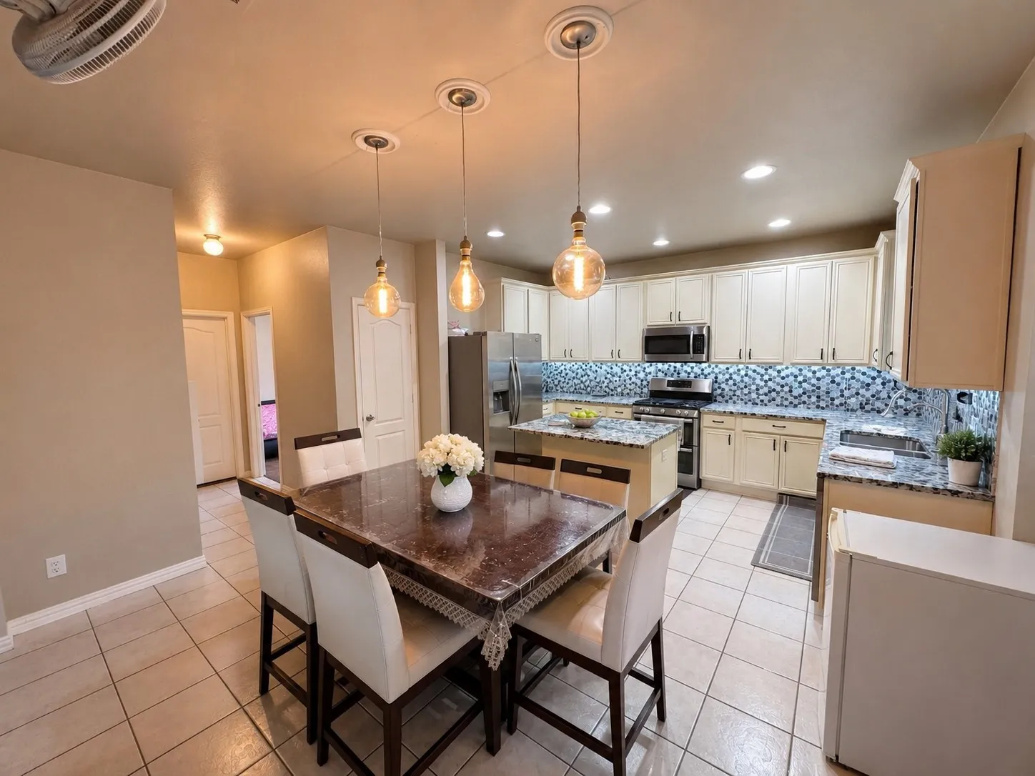 Single Family Residence For Rent in Dallas County , 814 Honey Hill Drive, Garland, Texas 75040, 6 Bedroom, 3 Bathroom, 2 Garage spaces, 3,381 Sqft, built in 2005, mls#21330308, Real Estate Agent in Garland, Homes For Rent in Dallas county, Homes For Rent in Garland, Realtor in Garland Texas, Real Estate Brokerage Independent Realty Texas, Luminita Cordes Realtor