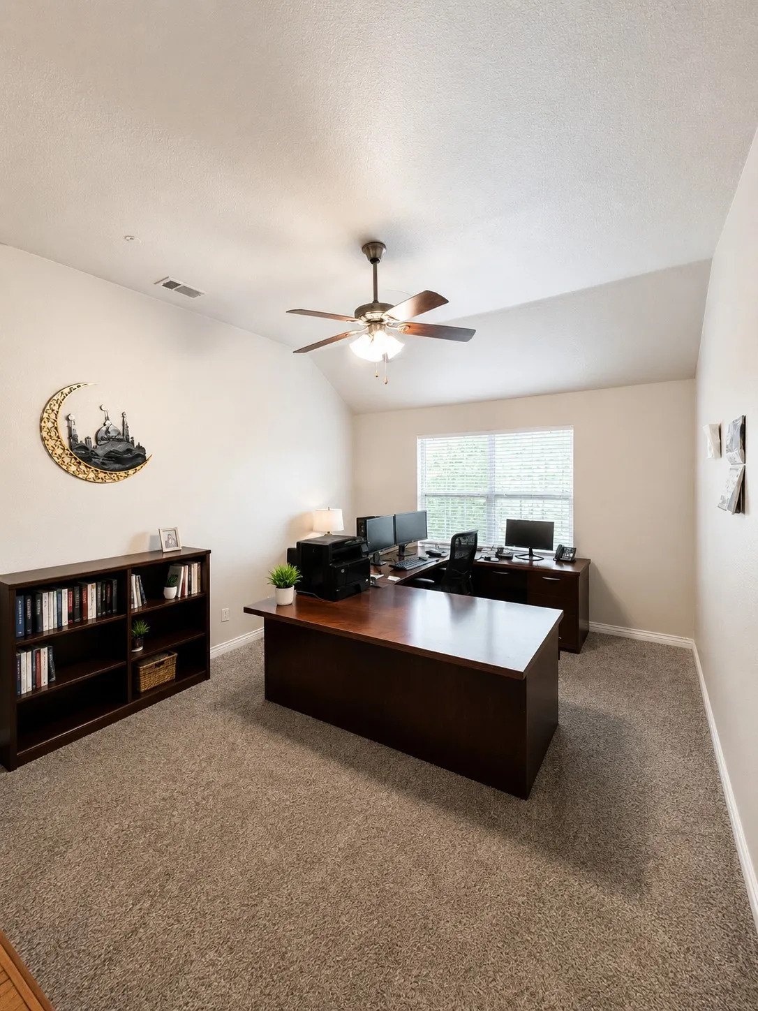 Single Family Residence For Rent in Dallas County , 814 Honey Hill Drive, Garland, Texas 75040, 6 Bedroom, 3 Bathroom, 2 Garage spaces, 3,381 Sqft, built in 2005, mls#21330308, Real Estate Agent in Garland, Homes For Rent in Dallas county, Homes For Rent in Garland, Realtor in Garland Texas, Real Estate Brokerage Independent Realty Texas, Luminita Cordes Realtor