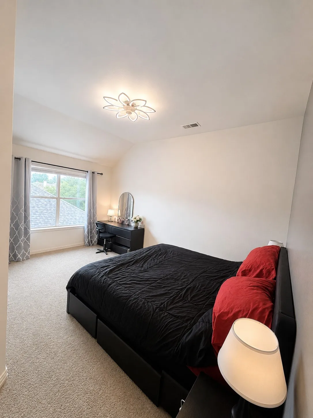 Single Family Residence For Rent in Dallas County , 814 Honey Hill Drive, Garland, Texas 75040, 6 Bedroom, 3 Bathroom, 2 Garage spaces, 3,381 Sqft, built in 2005, mls#21330308, Real Estate Agent in Garland, Homes For Rent in Dallas county, Homes For Rent in Garland, Realtor in Garland Texas, Real Estate Brokerage Independent Realty Texas, Luminita Cordes Realtor