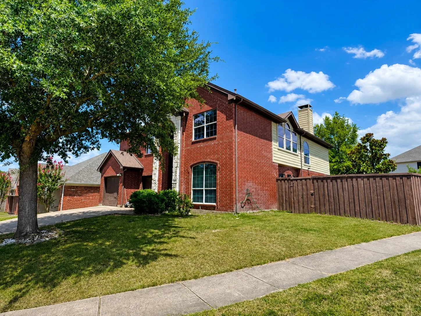 Single Family Residence For Rent in Dallas County , 814 Honey Hill Drive, Garland, Texas 75040, 6 Bedroom, 3 Bathroom, 2 Garage spaces, 3,381 Sqft, built in 2005, mls#21330308, Real Estate Agent in Garland, Homes For Rent in Dallas county, Homes For Rent in Garland, Realtor in Garland Texas, Real Estate Brokerage Independent Realty Texas, Luminita Cordes Realtor