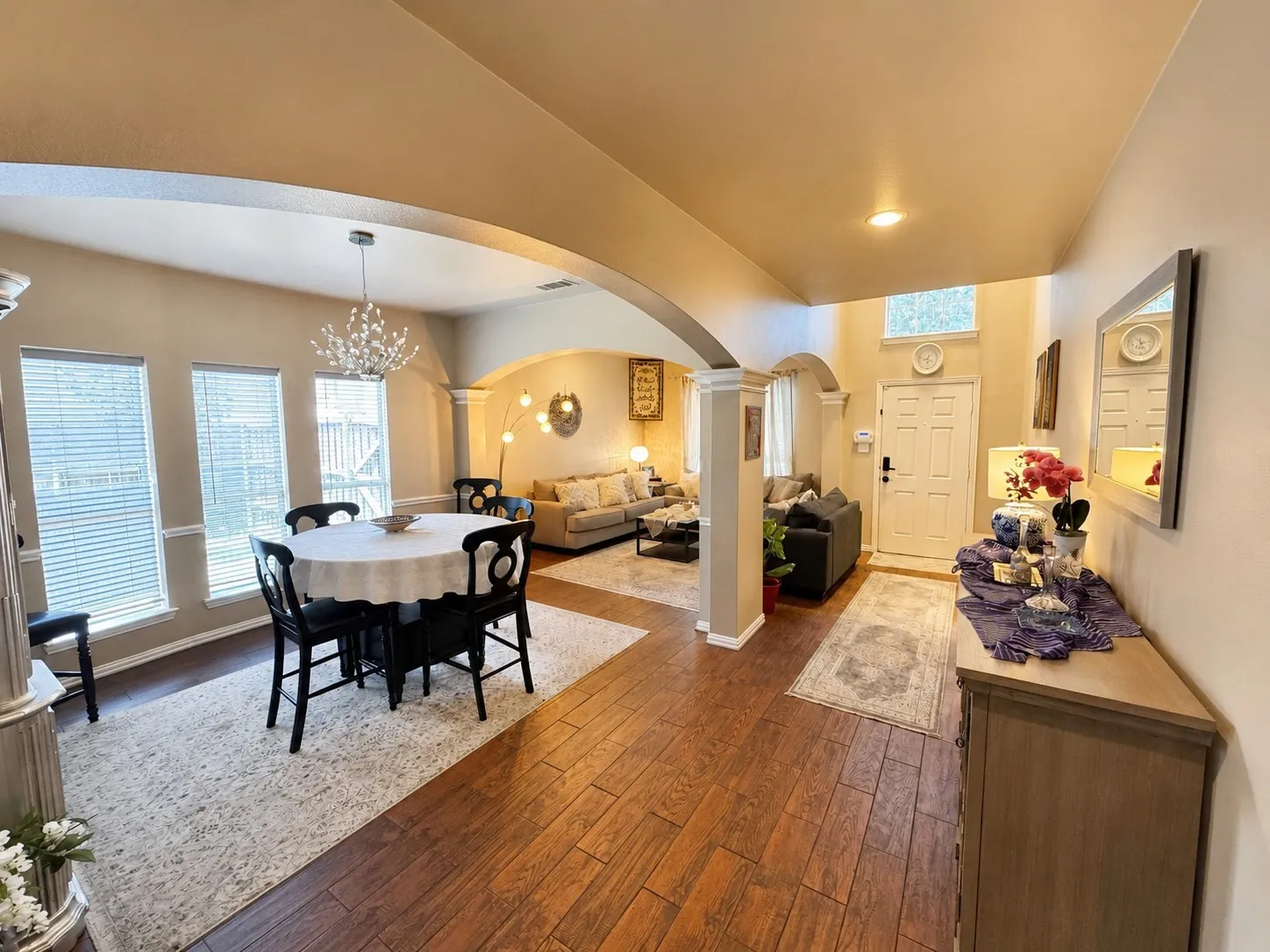 Single Family Residence For Rent in Dallas County , 814 Honey Hill Drive, Garland, Texas 75040, 6 Bedroom, 3 Bathroom, 2 Garage spaces, 3,381 Sqft, built in 2005, mls#21330308, Real Estate Agent in Garland, Homes For Rent in Dallas county, Homes For Rent in Garland, Realtor in Garland Texas, Real Estate Brokerage Independent Realty Texas, Luminita Cordes Realtor