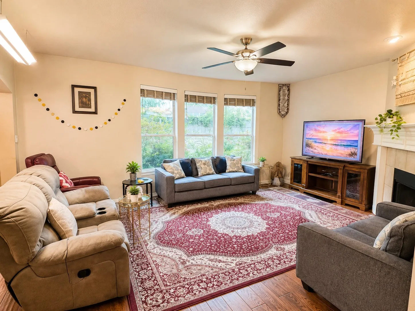 Single Family Residence For Rent in Dallas County , 814 Honey Hill Drive, Garland, Texas 75040, 6 Bedroom, 3 Bathroom, 2 Garage spaces, 3,381 Sqft, built in 2005, mls#21330308, Real Estate Agent in Garland, Homes For Rent in Dallas county, Homes For Rent in Garland, Realtor in Garland Texas, Real Estate Brokerage Independent Realty Texas, Luminita Cordes Realtor