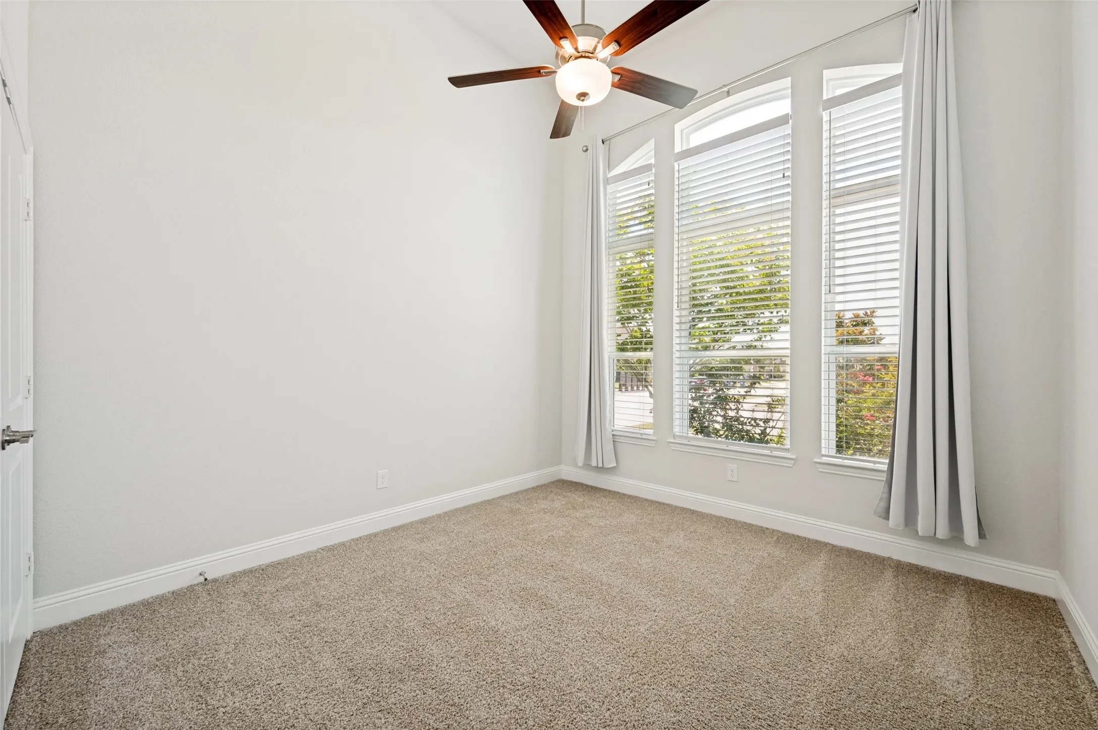 Single Family Residence For Sale in Collin County , 1932 Bristol Street, Celina, Texas 75009, 4 Bedroom, 4 Bathroom, 3 Garage spaces, 3,479 Sqft, built in 2022, mls#21329650, Real Estate Agent in Celina, Homes For Sale in Collin county, Homes For Sale in Celina, Realtor in Celina Texas, Real Estate Brokerage Independent Realty Texas, Luminita Cordes Realtor