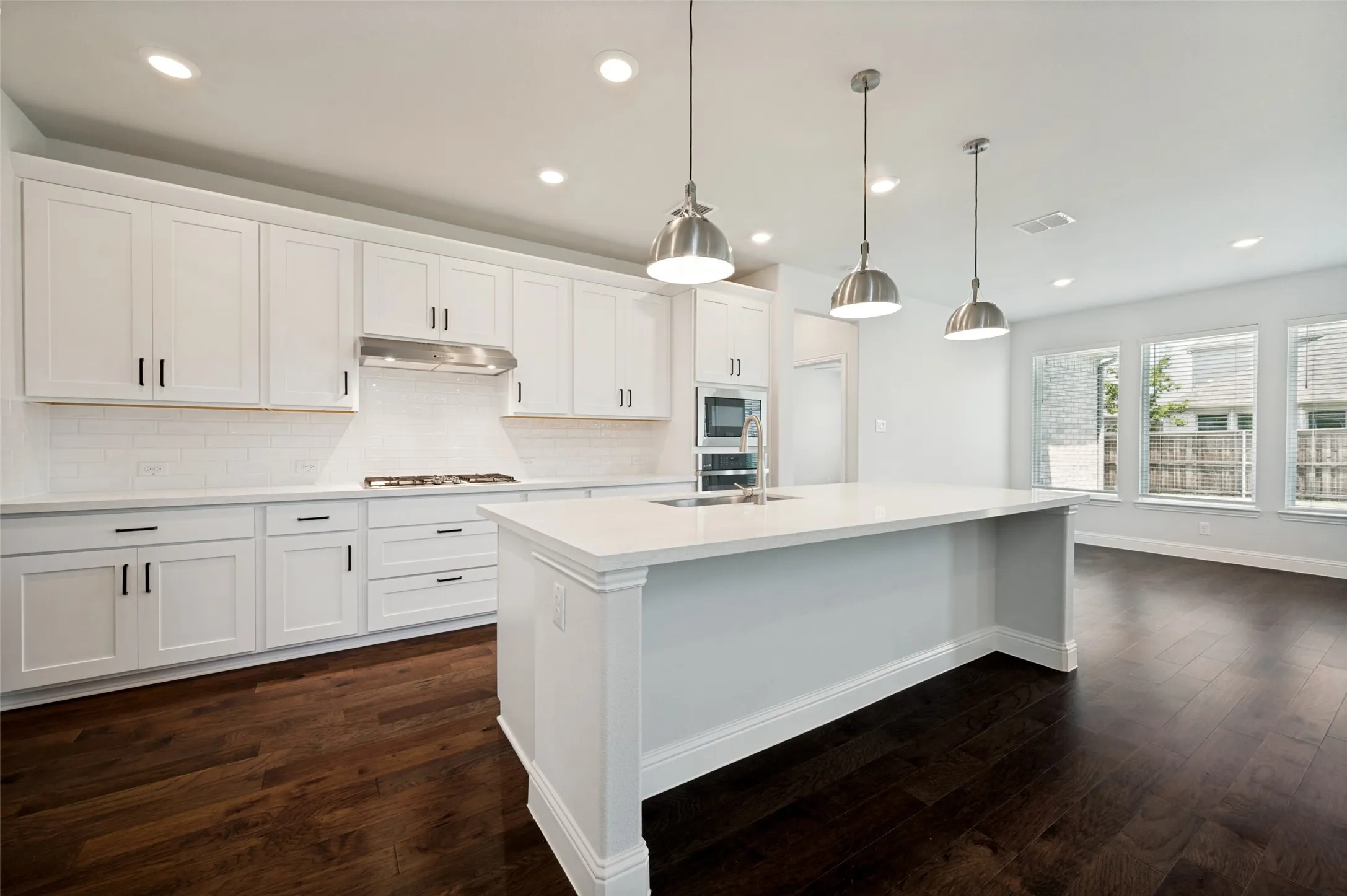 Single Family Residence For Sale in Collin County , 1932 Bristol Street, Celina, Texas 75009, 4 Bedroom, 4 Bathroom, 3 Garage spaces, 3,479 Sqft, built in 2022, mls#21329650, Real Estate Agent in Celina, Homes For Sale in Collin county, Homes For Sale in Celina, Realtor in Celina Texas, Real Estate Brokerage Independent Realty Texas, Luminita Cordes Realtor