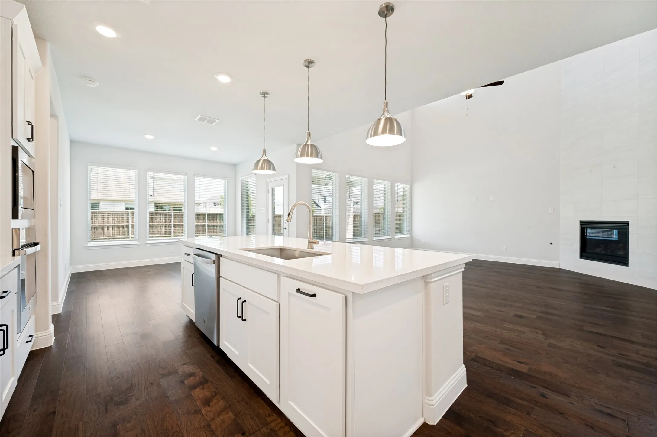 Single Family Residence For Sale in Collin County , 1932 Bristol Street, Celina, Texas 75009, 4 Bedroom, 4 Bathroom, 3 Garage spaces, 3,479 Sqft, built in 2022, mls#21329650, Real Estate Agent in Celina, Homes For Sale in Collin county, Homes For Sale in Celina, Realtor in Celina Texas, Real Estate Brokerage Independent Realty Texas, Luminita Cordes Realtor