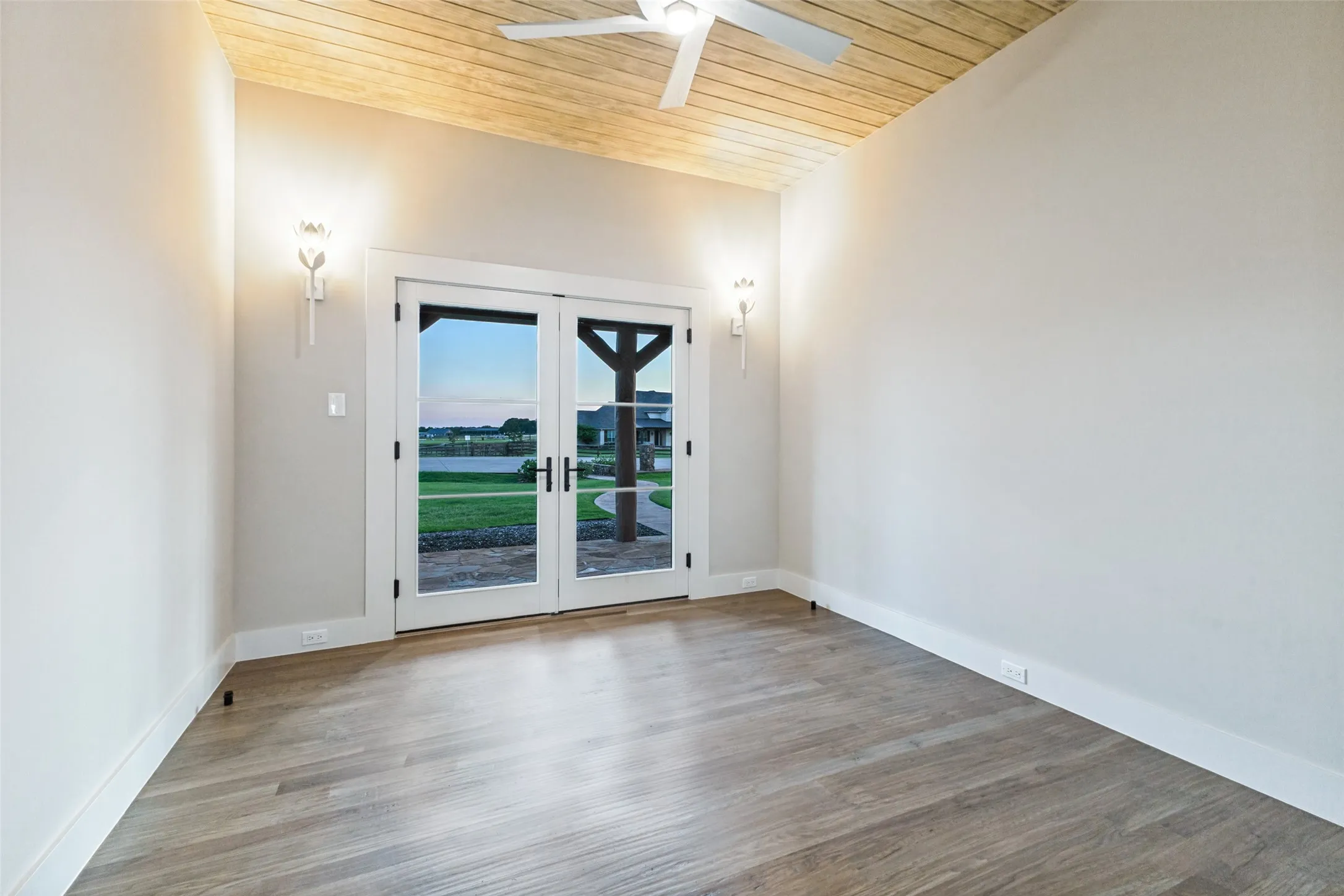 Single Family Residence For Sale in Denton County , 1023 Gene Perry Court, Bartonville, Texas 76226, 3 Bedroom, 3 Bathroom, 3 Garage spaces, 3,142 Sqft, built in 2003, mls#21308779, Real Estate Agent in Bartonville, Homes For Sale in Denton county, Homes For Sale in Bartonville, Realtor in Bartonville Texas, Real Estate Brokerage Independent Realty Texas, Luminita Cordes Realtor