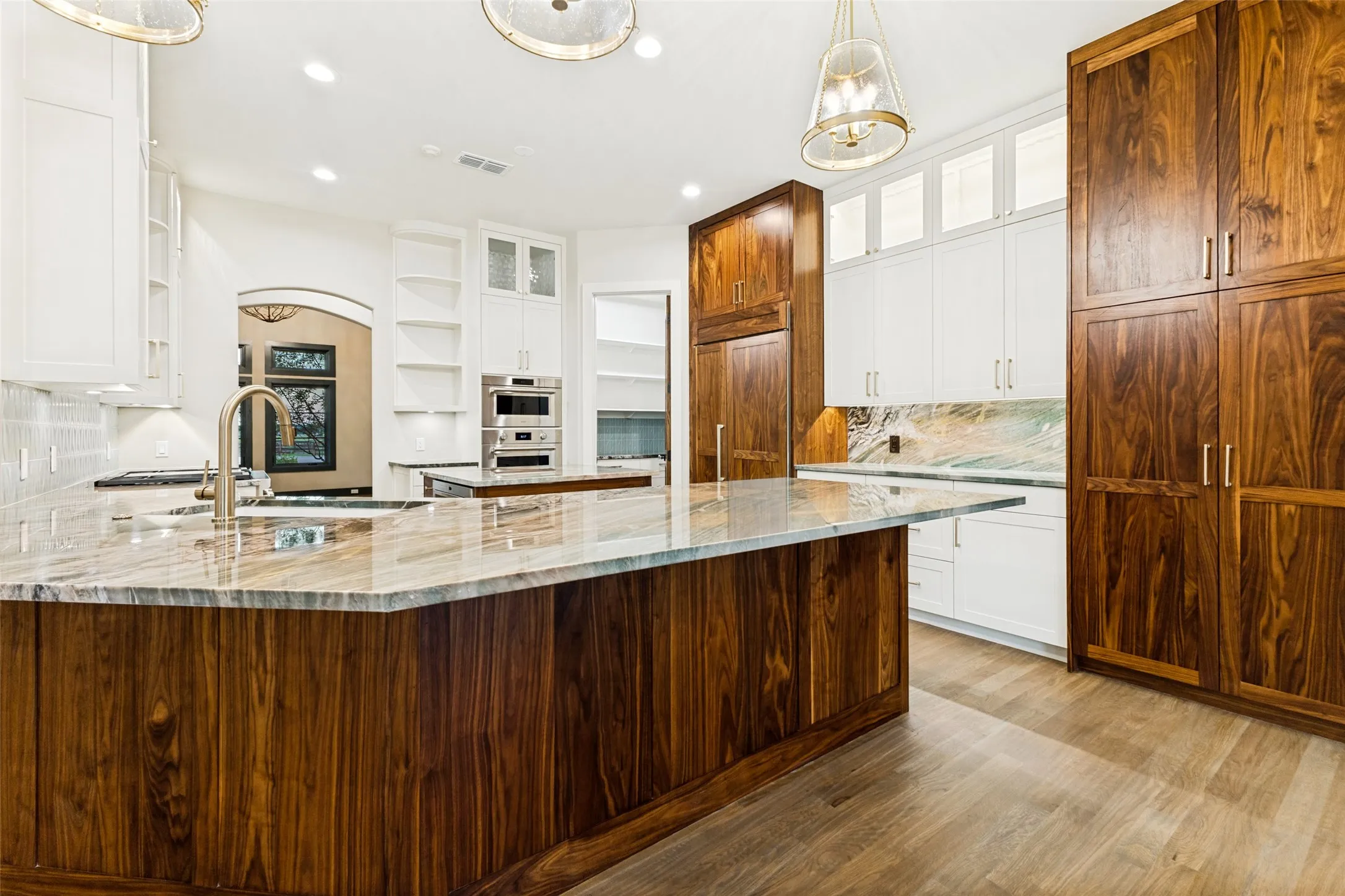 Single Family Residence For Sale in Denton County , 1023 Gene Perry Court, Bartonville, Texas 76226, 3 Bedroom, 3 Bathroom, 3 Garage spaces, 3,142 Sqft, built in 2003, mls#21308779, Real Estate Agent in Bartonville, Homes For Sale in Denton county, Homes For Sale in Bartonville, Realtor in Bartonville Texas, Real Estate Brokerage Independent Realty Texas, Luminita Cordes Realtor