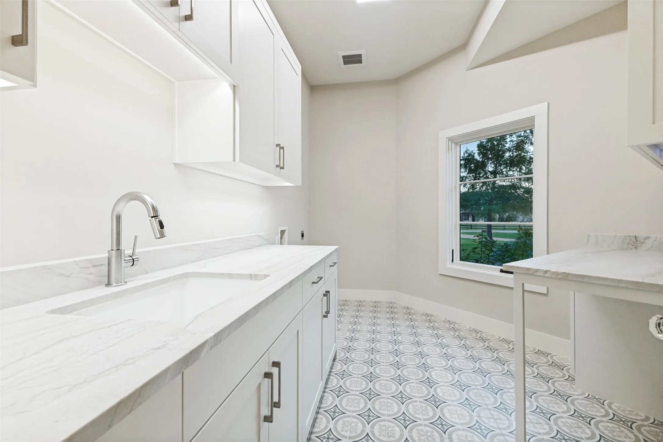 Single Family Residence For Sale in Denton County , 1023 Gene Perry Court, Bartonville, Texas 76226, 3 Bedroom, 3 Bathroom, 3 Garage spaces, 3,142 Sqft, built in 2003, mls#21308779, Real Estate Agent in Bartonville, Homes For Sale in Denton county, Homes For Sale in Bartonville, Realtor in Bartonville Texas, Real Estate Brokerage Independent Realty Texas, Luminita Cordes Realtor