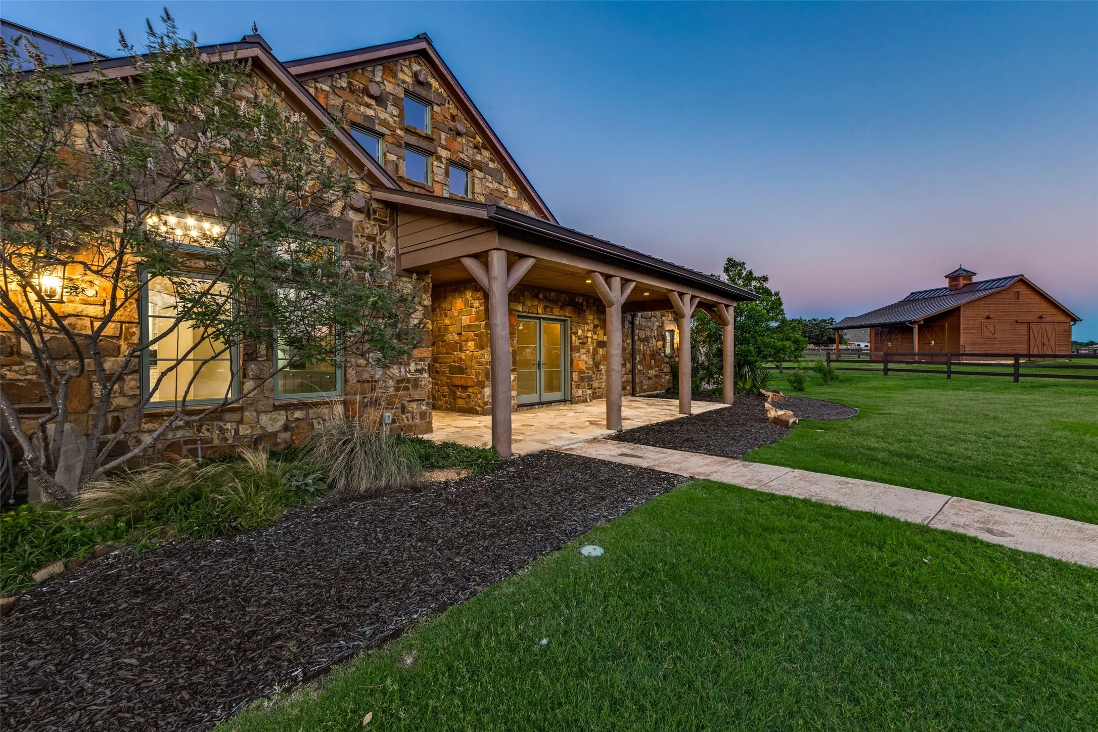 Single Family Residence For Sale in Denton County , 1023 Gene Perry Court, Bartonville, Texas 76226, 3 Bedroom, 3 Bathroom, 3 Garage spaces, 3,142 Sqft, built in 2003, mls#21308779, Real Estate Agent in Bartonville, Homes For Sale in Denton county, Homes For Sale in Bartonville, Realtor in Bartonville Texas, Real Estate Brokerage Independent Realty Texas, Luminita Cordes Realtor