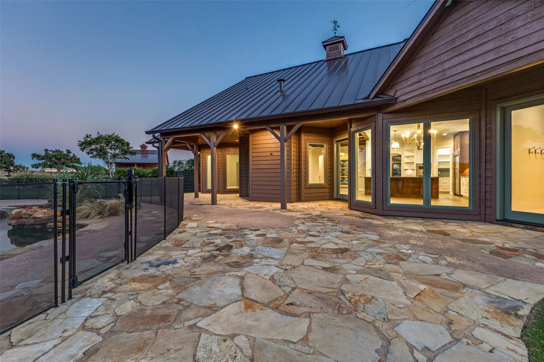 Single Family Residence For Sale in Denton County , 1023 Gene Perry Court, Bartonville, Texas 76226, 3 Bedroom, 3 Bathroom, 3 Garage spaces, 3,142 Sqft, built in 2003, mls#21308779, Real Estate Agent in Bartonville, Homes For Sale in Denton county, Homes For Sale in Bartonville, Realtor in Bartonville Texas, Real Estate Brokerage Independent Realty Texas, Luminita Cordes Realtor