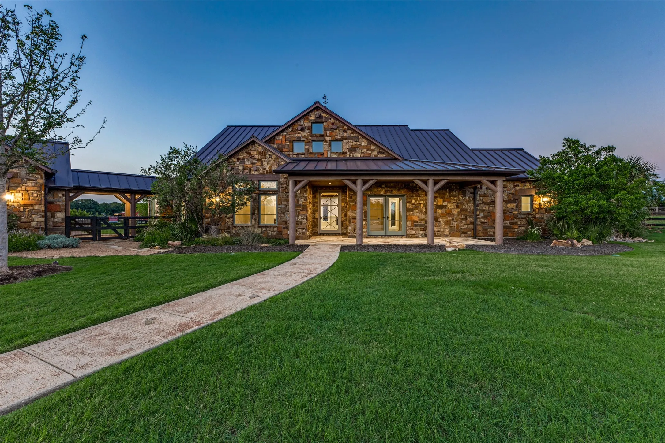Single Family Residence For Sale in Denton County , 1023 Gene Perry Court, Bartonville, Texas 76226, 3 Bedroom, 3 Bathroom, 3 Garage spaces, 3,142 Sqft, built in 2003, mls#21308779, Real Estate Agent in Bartonville, Homes For Sale in Denton county, Homes For Sale in Bartonville, Realtor in Bartonville Texas, Real Estate Brokerage Independent Realty Texas, Luminita Cordes Realtor