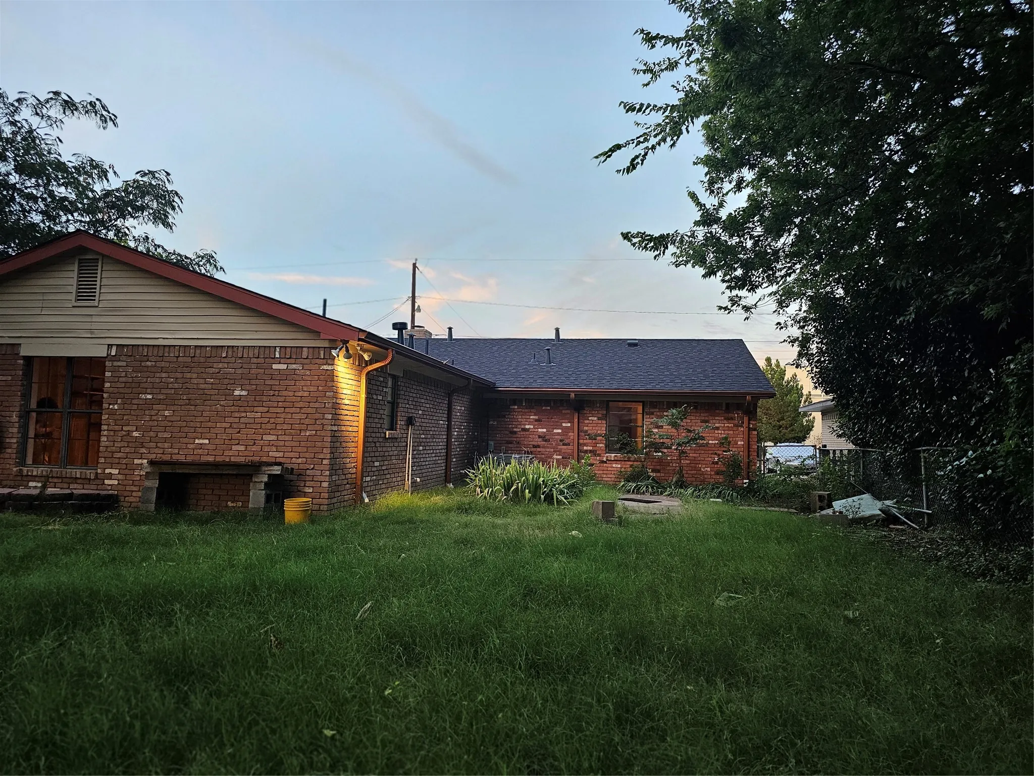 Single Family Residence For Rent in Collin County , 237 N Murphy, Murphy, Texas 75094, 3 Bedroom, 2 Bathroom, 1 Garage spaces, 1,709 Sqft, built in 1964, mls#21329545, Real Estate Agent in Murphy, Homes For Rent in Collin county, Homes For Rent in Murphy, Realtor in Murphy Texas, Real Estate Brokerage Independent Realty Texas, Luminita Cordes Realtor