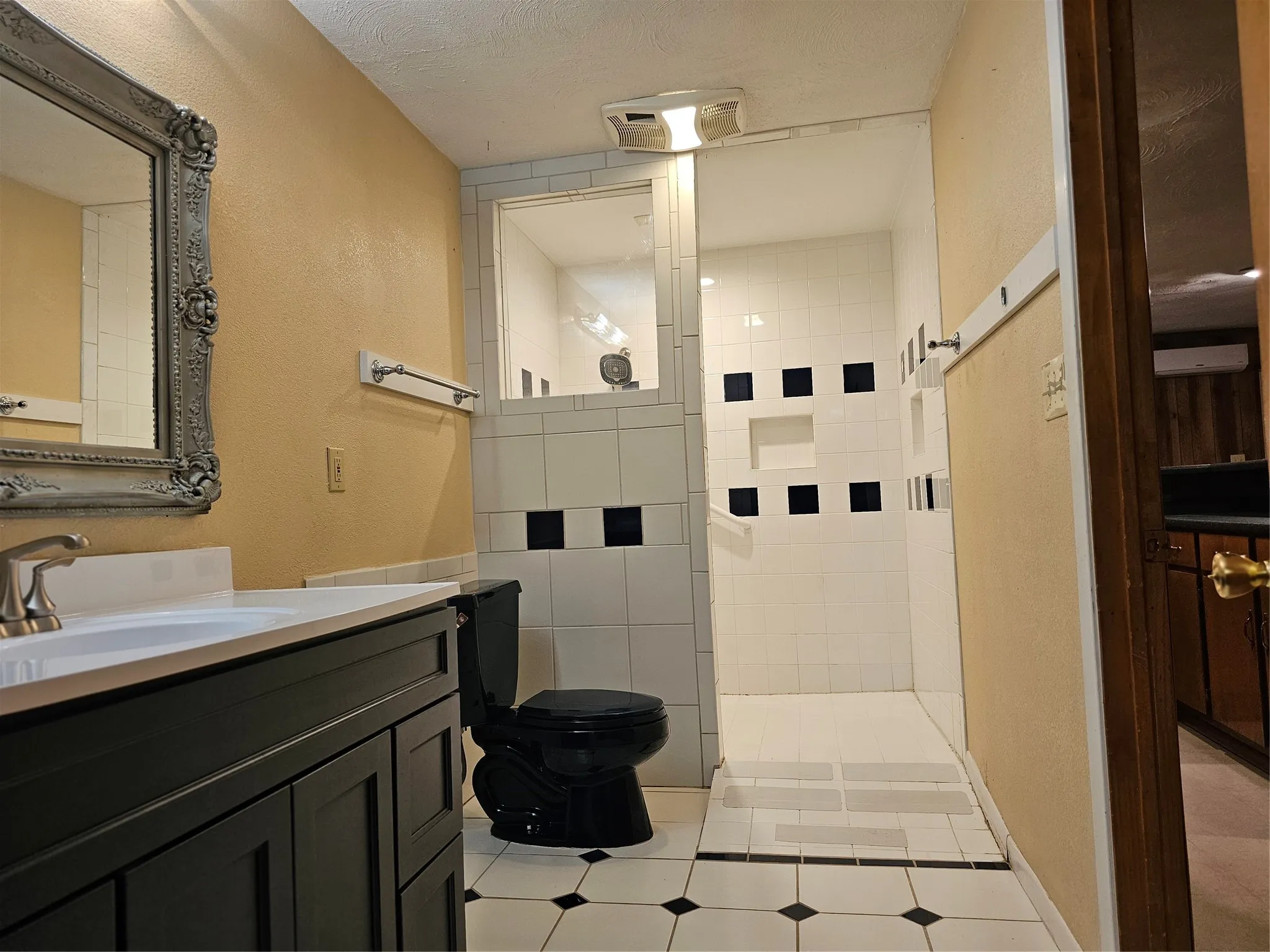 Single Family Residence For Rent in Collin County , 237 N Murphy, Murphy, Texas 75094, 3 Bedroom, 2 Bathroom, 1 Garage spaces, 1,709 Sqft, built in 1964, mls#21329545, Real Estate Agent in Murphy, Homes For Rent in Collin county, Homes For Rent in Murphy, Realtor in Murphy Texas, Real Estate Brokerage Independent Realty Texas, Luminita Cordes Realtor