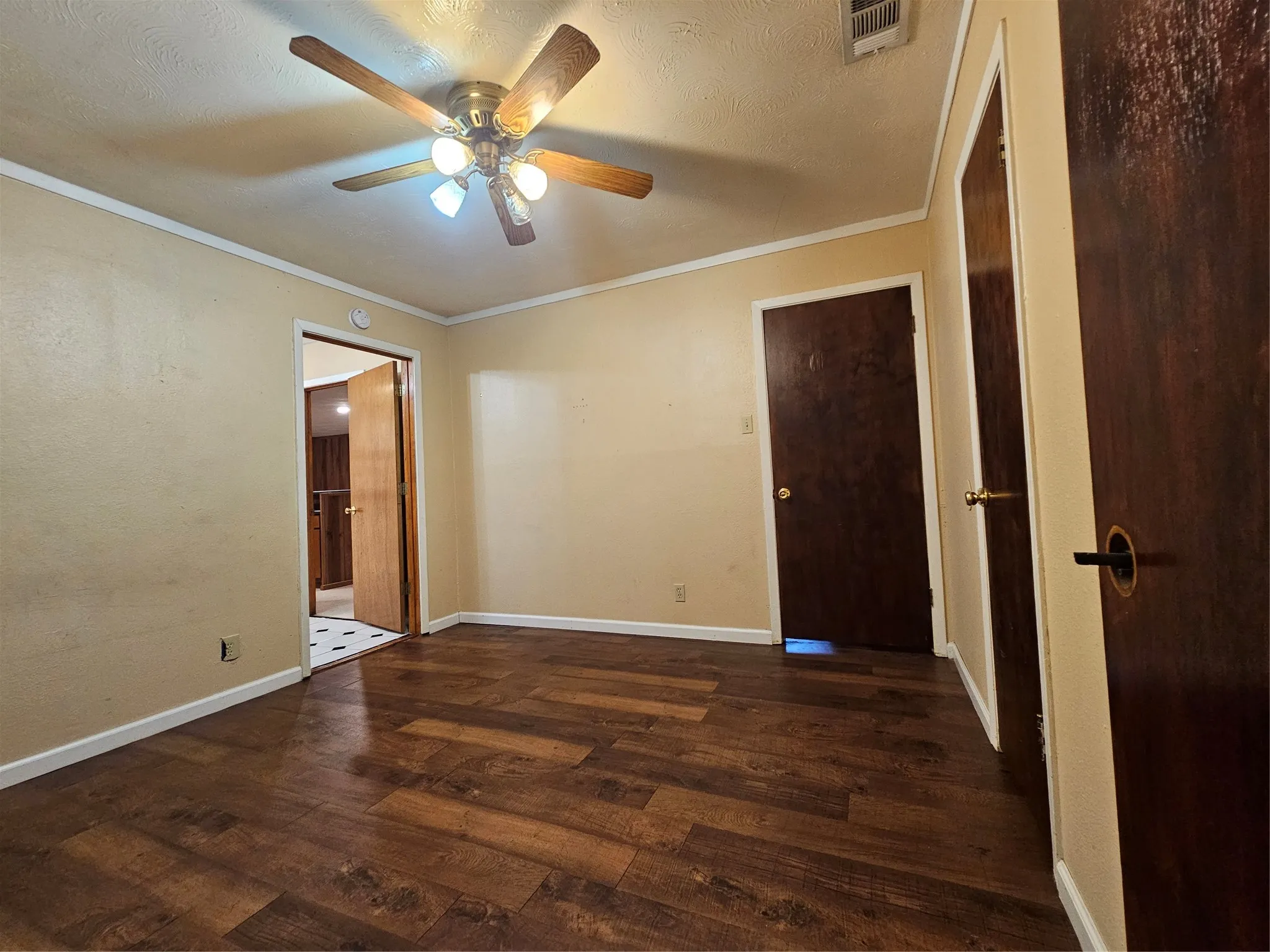 Single Family Residence For Rent in Collin County , 237 N Murphy, Murphy, Texas 75094, 3 Bedroom, 2 Bathroom, 1 Garage spaces, 1,709 Sqft, built in 1964, mls#21329545, Real Estate Agent in Murphy, Homes For Rent in Collin county, Homes For Rent in Murphy, Realtor in Murphy Texas, Real Estate Brokerage Independent Realty Texas, Luminita Cordes Realtor