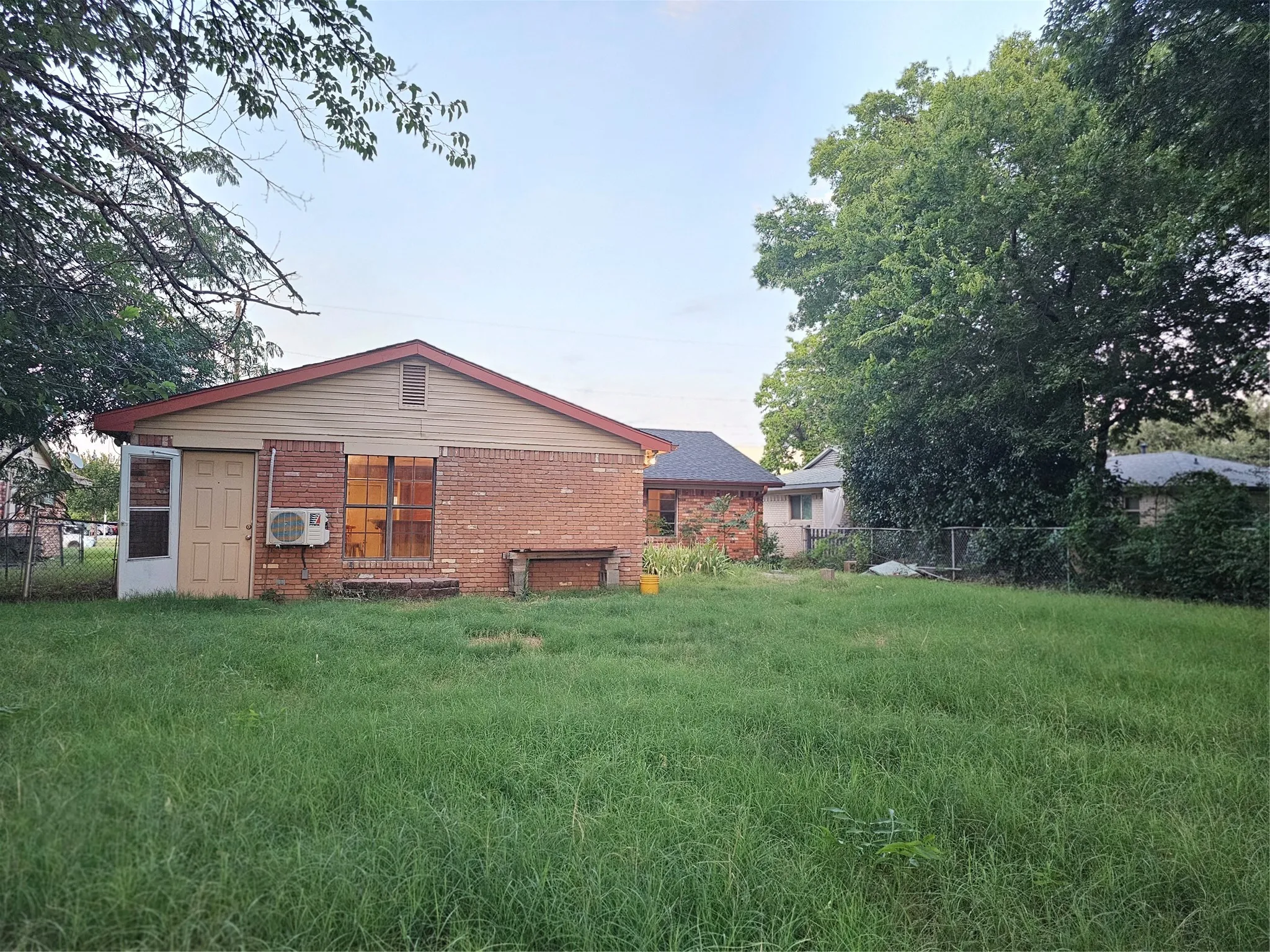 Single Family Residence For Rent in Collin County , 237 N Murphy, Murphy, Texas 75094, 3 Bedroom, 2 Bathroom, 1 Garage spaces, 1,709 Sqft, built in 1964, mls#21329545, Real Estate Agent in Murphy, Homes For Rent in Collin county, Homes For Rent in Murphy, Realtor in Murphy Texas, Real Estate Brokerage Independent Realty Texas, Luminita Cordes Realtor