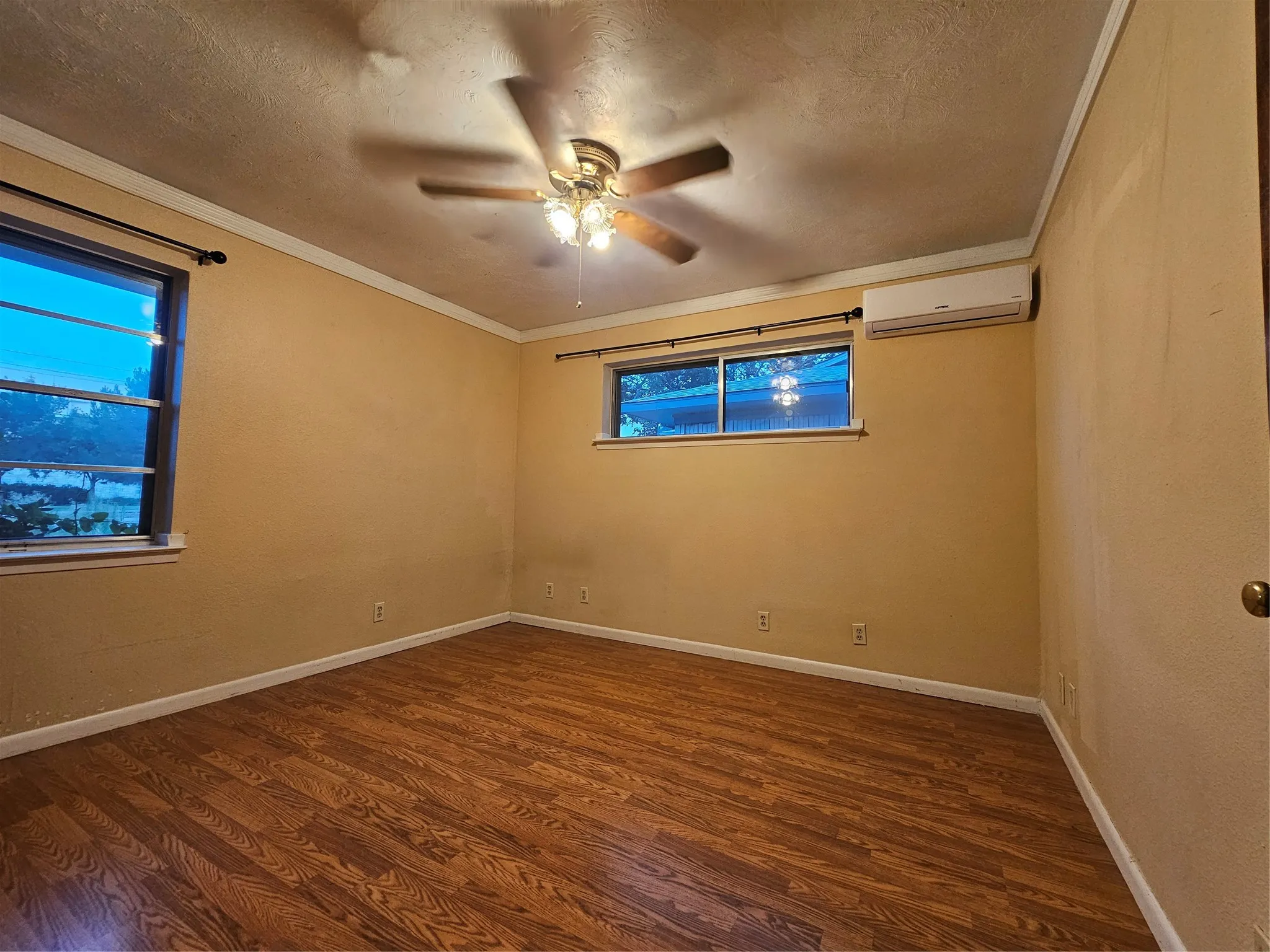 Single Family Residence For Rent in Collin County , 237 N Murphy, Murphy, Texas 75094, 3 Bedroom, 2 Bathroom, 1 Garage spaces, 1,709 Sqft, built in 1964, mls#21329545, Real Estate Agent in Murphy, Homes For Rent in Collin county, Homes For Rent in Murphy, Realtor in Murphy Texas, Real Estate Brokerage Independent Realty Texas, Luminita Cordes Realtor