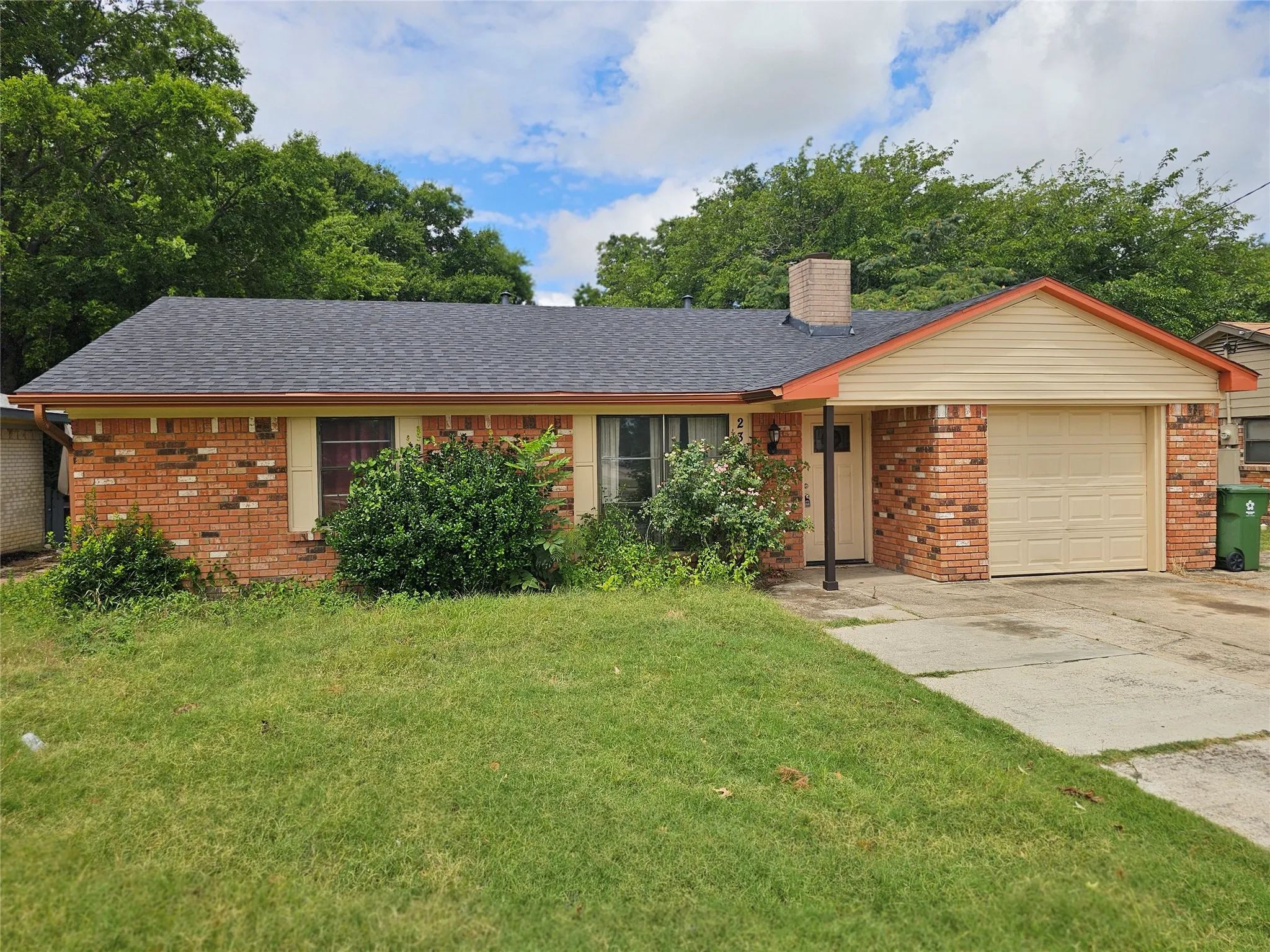 Single Family Residence For Rent in Collin County , 237 N Murphy, Murphy, Texas 75094, 3 Bedroom, 2 Bathroom, 1 Garage spaces, 1,709 Sqft, built in 1964, mls#21329545, Real Estate Agent in Murphy, Homes For Rent in Collin county, Homes For Rent in Murphy, Realtor in Murphy Texas, Real Estate Brokerage Independent Realty Texas, Luminita Cordes Realtor