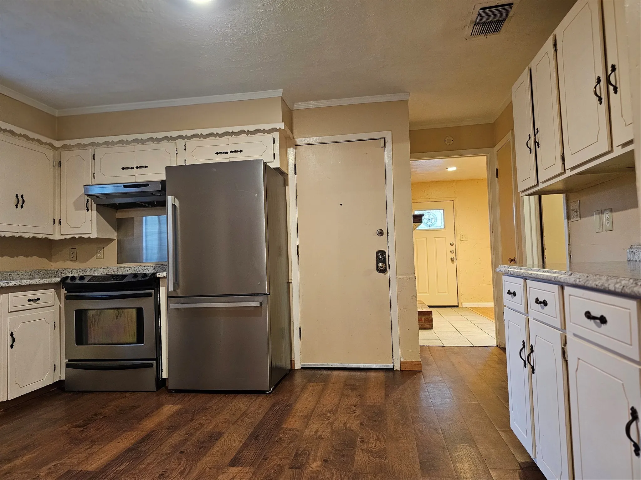 Single Family Residence For Rent in Collin County , 237 N Murphy, Murphy, Texas 75094, 3 Bedroom, 2 Bathroom, 1 Garage spaces, 1,709 Sqft, built in 1964, mls#21329545, Real Estate Agent in Murphy, Homes For Rent in Collin county, Homes For Rent in Murphy, Realtor in Murphy Texas, Real Estate Brokerage Independent Realty Texas, Luminita Cordes Realtor