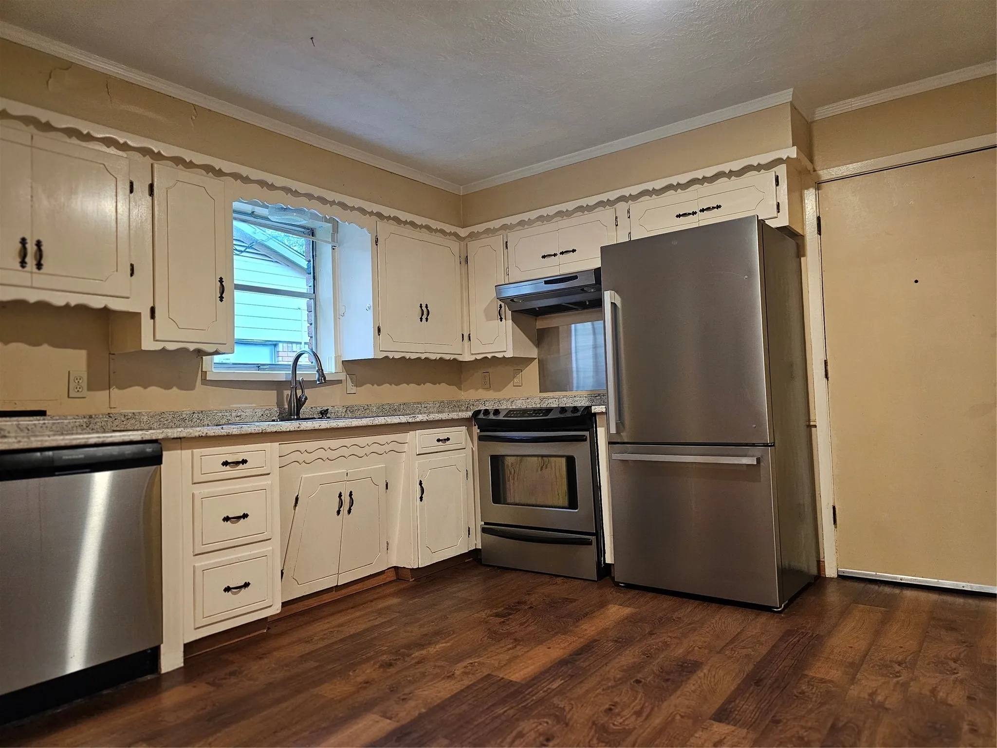 Single Family Residence For Rent in Collin County , 237 N Murphy, Murphy, Texas 75094, 3 Bedroom, 2 Bathroom, 1 Garage spaces, 1,709 Sqft, built in 1964, mls#21329545, Real Estate Agent in Murphy, Homes For Rent in Collin county, Homes For Rent in Murphy, Realtor in Murphy Texas, Real Estate Brokerage Independent Realty Texas, Luminita Cordes Realtor