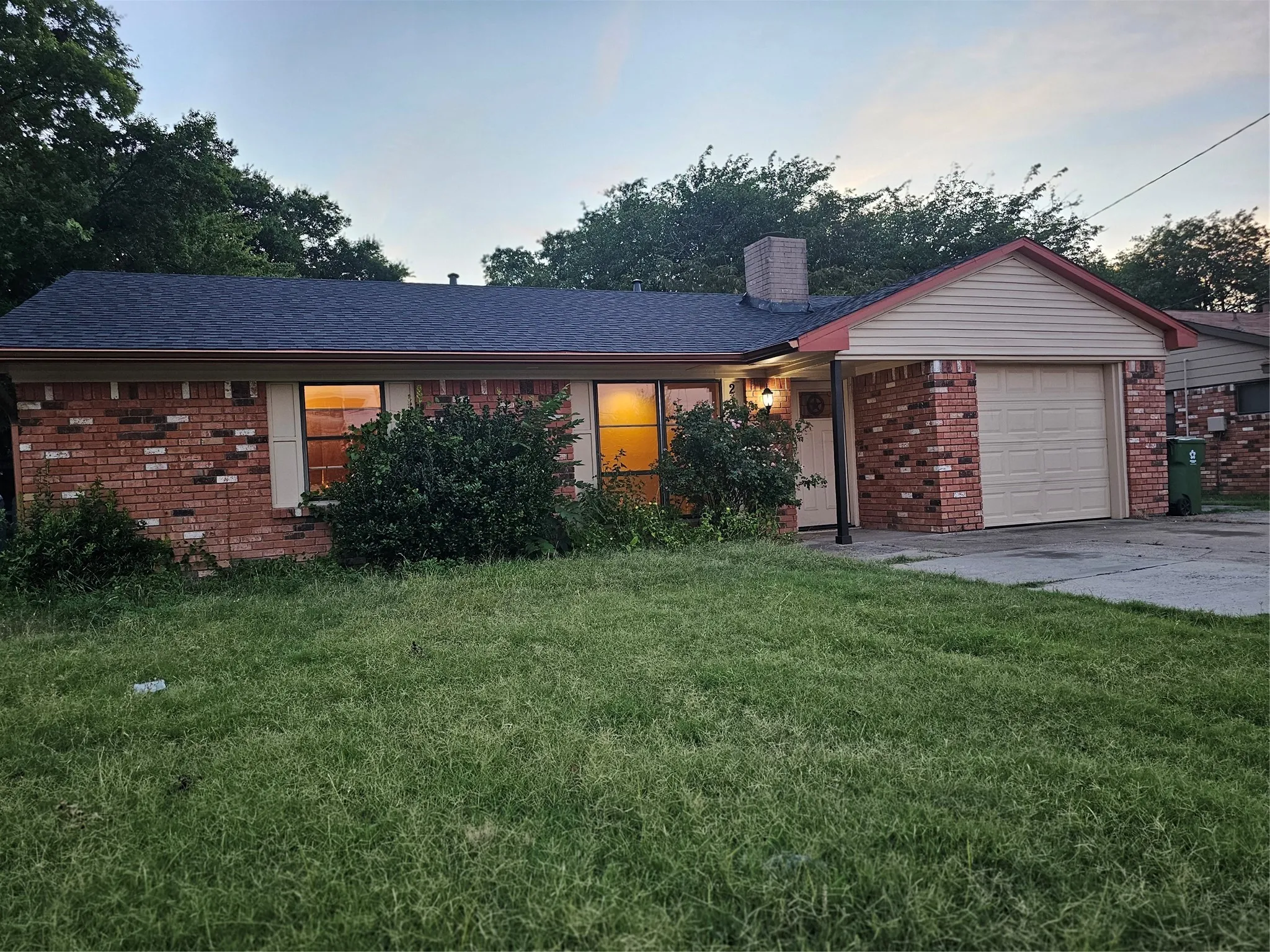 Single Family Residence For Rent in Collin County , 237 N Murphy, Murphy, Texas 75094, 3 Bedroom, 2 Bathroom, 1 Garage spaces, 1,709 Sqft, built in 1964, mls#21329545, Real Estate Agent in Murphy, Homes For Rent in Collin county, Homes For Rent in Murphy, Realtor in Murphy Texas, Real Estate Brokerage Independent Realty Texas, Luminita Cordes Realtor
