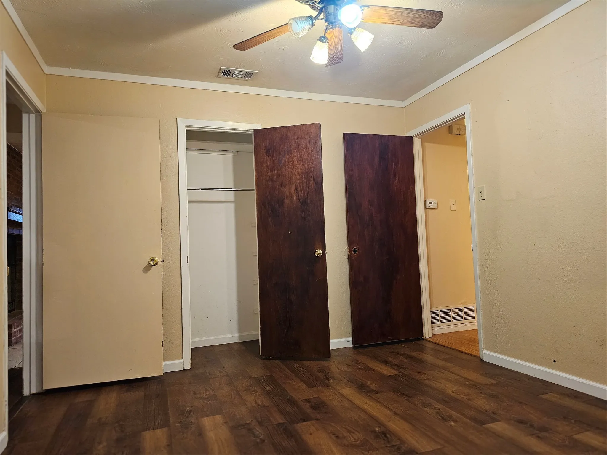 Single Family Residence For Rent in Collin County , 237 N Murphy, Murphy, Texas 75094, 3 Bedroom, 2 Bathroom, 1 Garage spaces, 1,709 Sqft, built in 1964, mls#21329545, Real Estate Agent in Murphy, Homes For Rent in Collin county, Homes For Rent in Murphy, Realtor in Murphy Texas, Real Estate Brokerage Independent Realty Texas, Luminita Cordes Realtor