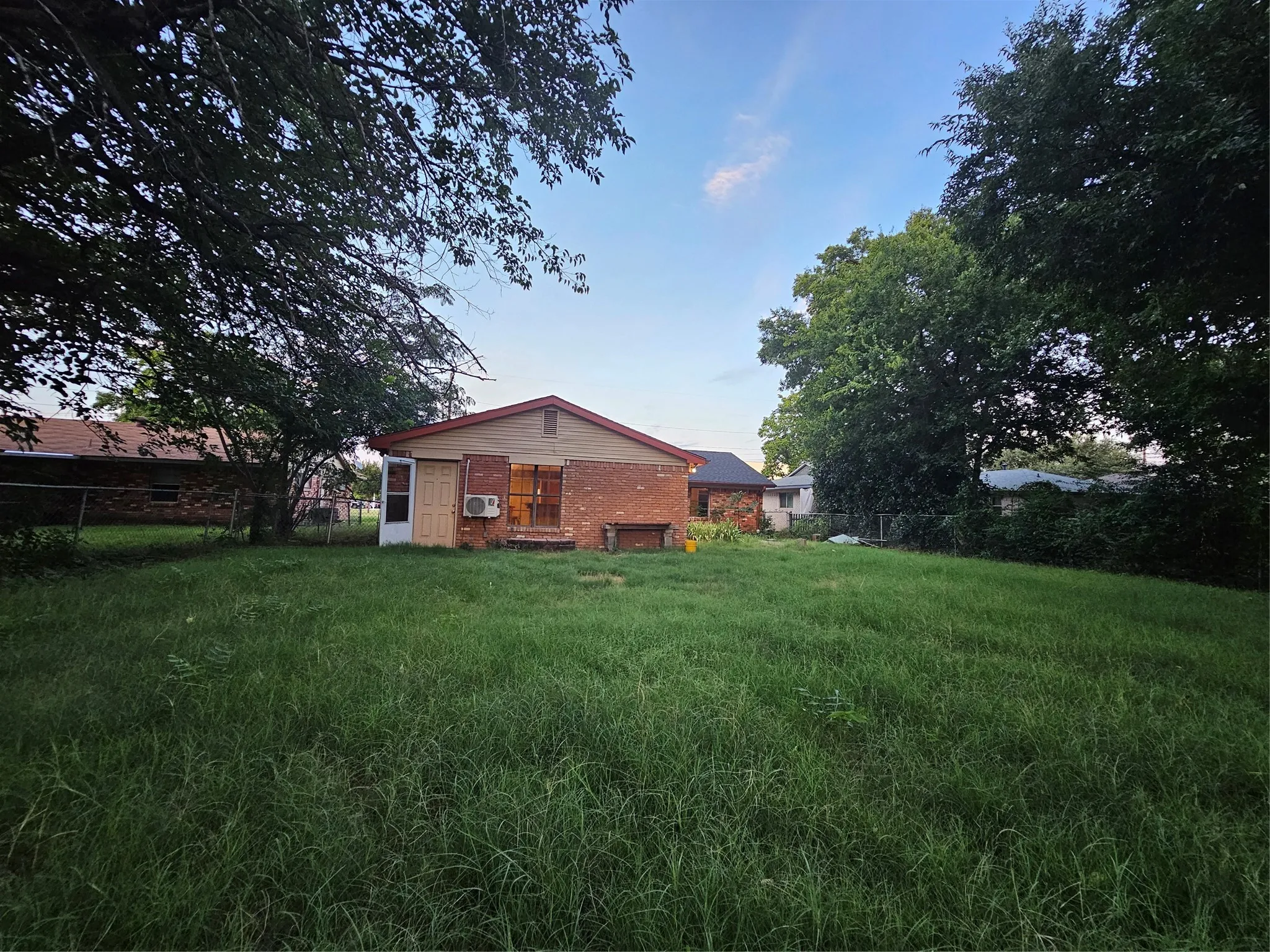 Single Family Residence For Rent in Collin County , 237 N Murphy, Murphy, Texas 75094, 3 Bedroom, 2 Bathroom, 1 Garage spaces, 1,709 Sqft, built in 1964, mls#21329545, Real Estate Agent in Murphy, Homes For Rent in Collin county, Homes For Rent in Murphy, Realtor in Murphy Texas, Real Estate Brokerage Independent Realty Texas, Luminita Cordes Realtor