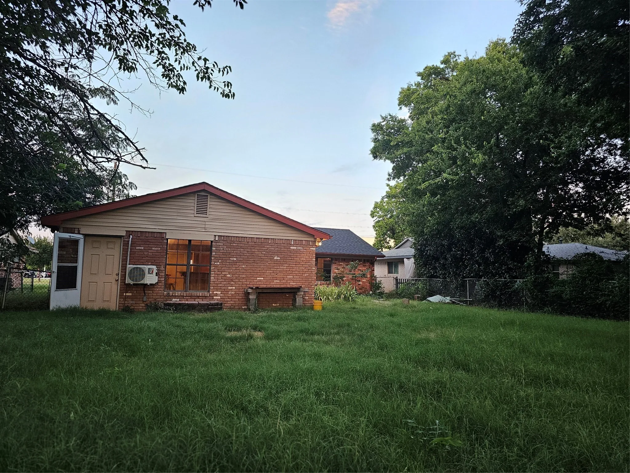 Single Family Residence For Rent in Collin County , 237 N Murphy, Murphy, Texas 75094, 3 Bedroom, 2 Bathroom, 1 Garage spaces, 1,709 Sqft, built in 1964, mls#21329545, Real Estate Agent in Murphy, Homes For Rent in Collin county, Homes For Rent in Murphy, Realtor in Murphy Texas, Real Estate Brokerage Independent Realty Texas, Luminita Cordes Realtor