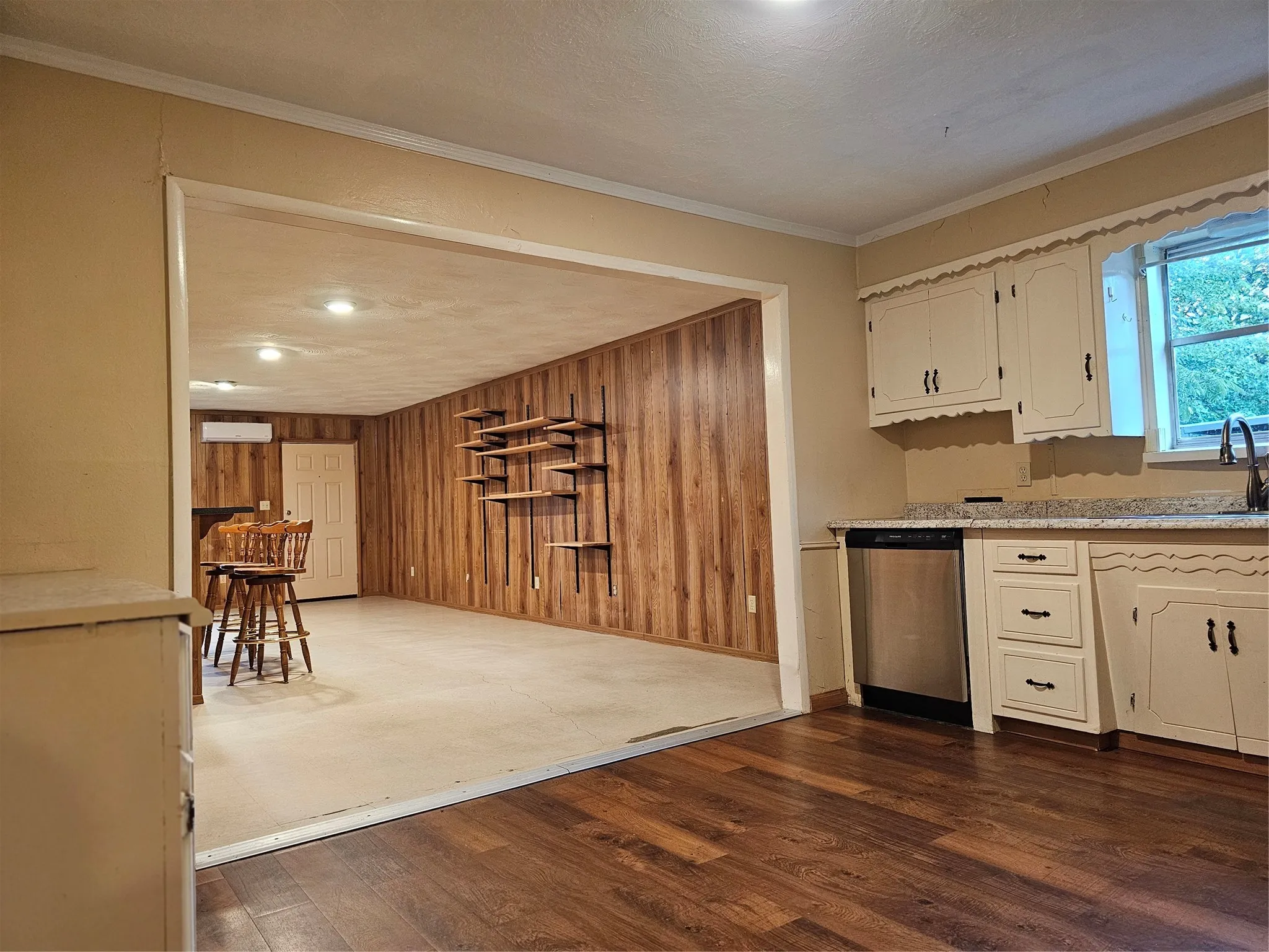 Single Family Residence For Rent in Collin County , 237 N Murphy, Murphy, Texas 75094, 3 Bedroom, 2 Bathroom, 1 Garage spaces, 1,709 Sqft, built in 1964, mls#21329545, Real Estate Agent in Murphy, Homes For Rent in Collin county, Homes For Rent in Murphy, Realtor in Murphy Texas, Real Estate Brokerage Independent Realty Texas, Luminita Cordes Realtor