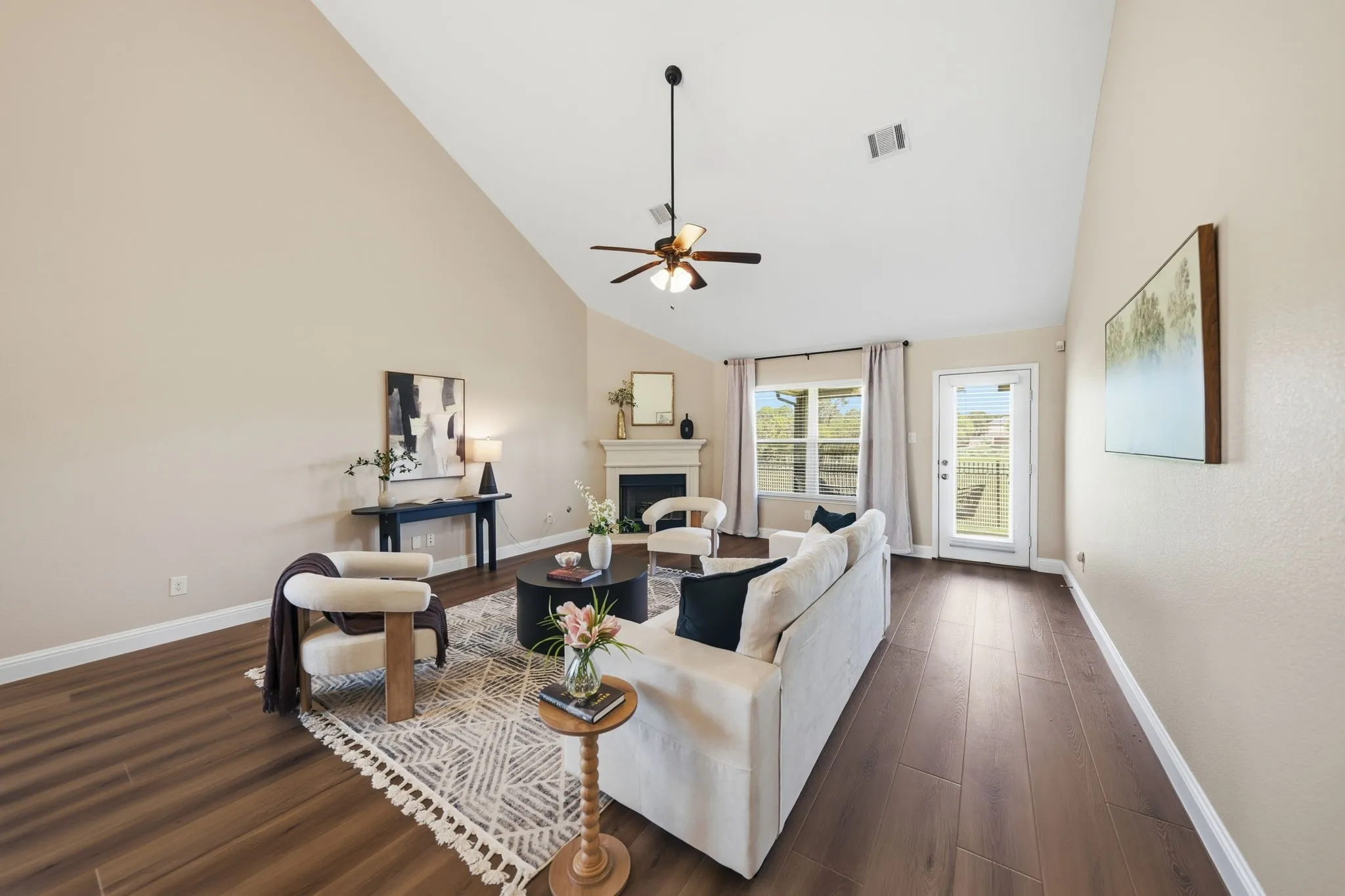 Single Family Residence For Sale in Denton County , 2128 Megan Creek Drive, Little Elm, Texas 75068, 4 Bedroom, 3 Bathroom, 3 Garage spaces, 3,278 Sqft, built in 2016, mls#21329527, Real Estate Agent in Little Elm, Homes For Sale in Denton county, Homes For Sale in Little Elm, Realtor in Little Elm Texas, Real Estate Brokerage Independent Realty Texas, Luminita Cordes Realtor