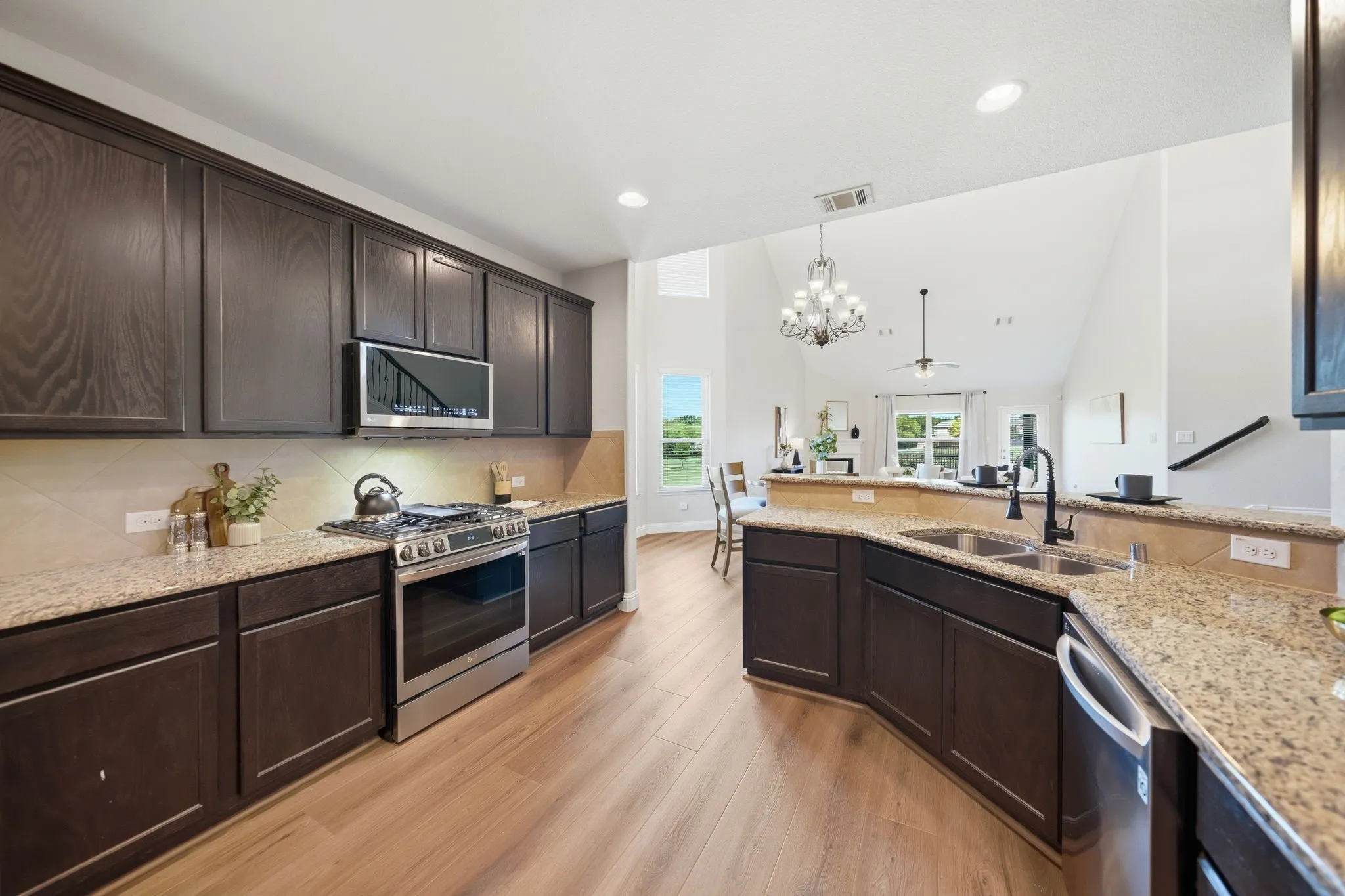Single Family Residence For Sale in Denton County , 2128 Megan Creek Drive, Little Elm, Texas 75068, 4 Bedroom, 3 Bathroom, 3 Garage spaces, 3,278 Sqft, built in 2016, mls#21329527, Real Estate Agent in Little Elm, Homes For Sale in Denton county, Homes For Sale in Little Elm, Realtor in Little Elm Texas, Real Estate Brokerage Independent Realty Texas, Luminita Cordes Realtor