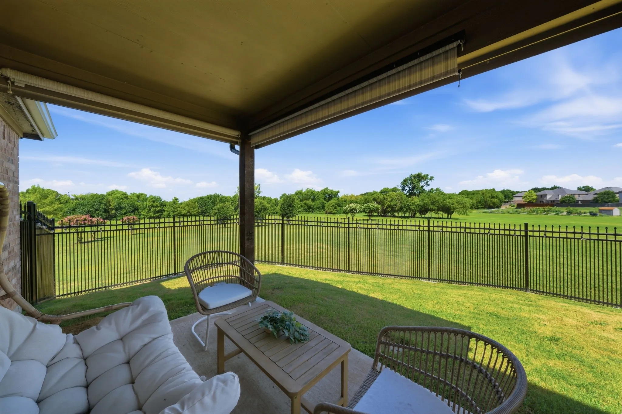 Single Family Residence For Sale in Denton County , 2128 Megan Creek Drive, Little Elm, Texas 75068, 4 Bedroom, 3 Bathroom, 3 Garage spaces, 3,278 Sqft, built in 2016, mls#21329527, Real Estate Agent in Little Elm, Homes For Sale in Denton county, Homes For Sale in Little Elm, Realtor in Little Elm Texas, Real Estate Brokerage Independent Realty Texas, Luminita Cordes Realtor
