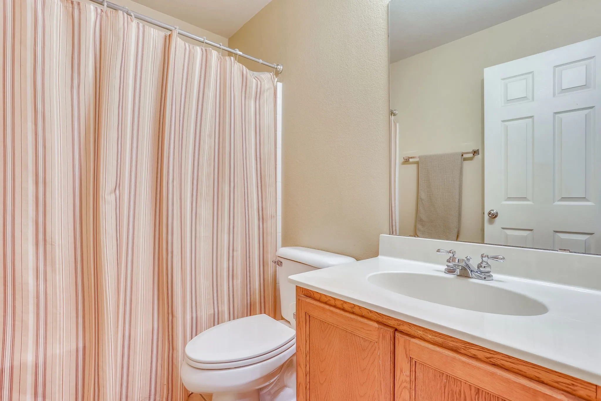 Upstairs 2nd bathroom