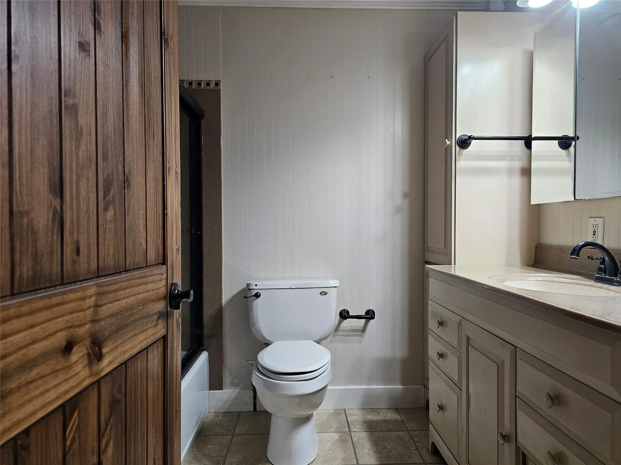 Full Guest Bathroom